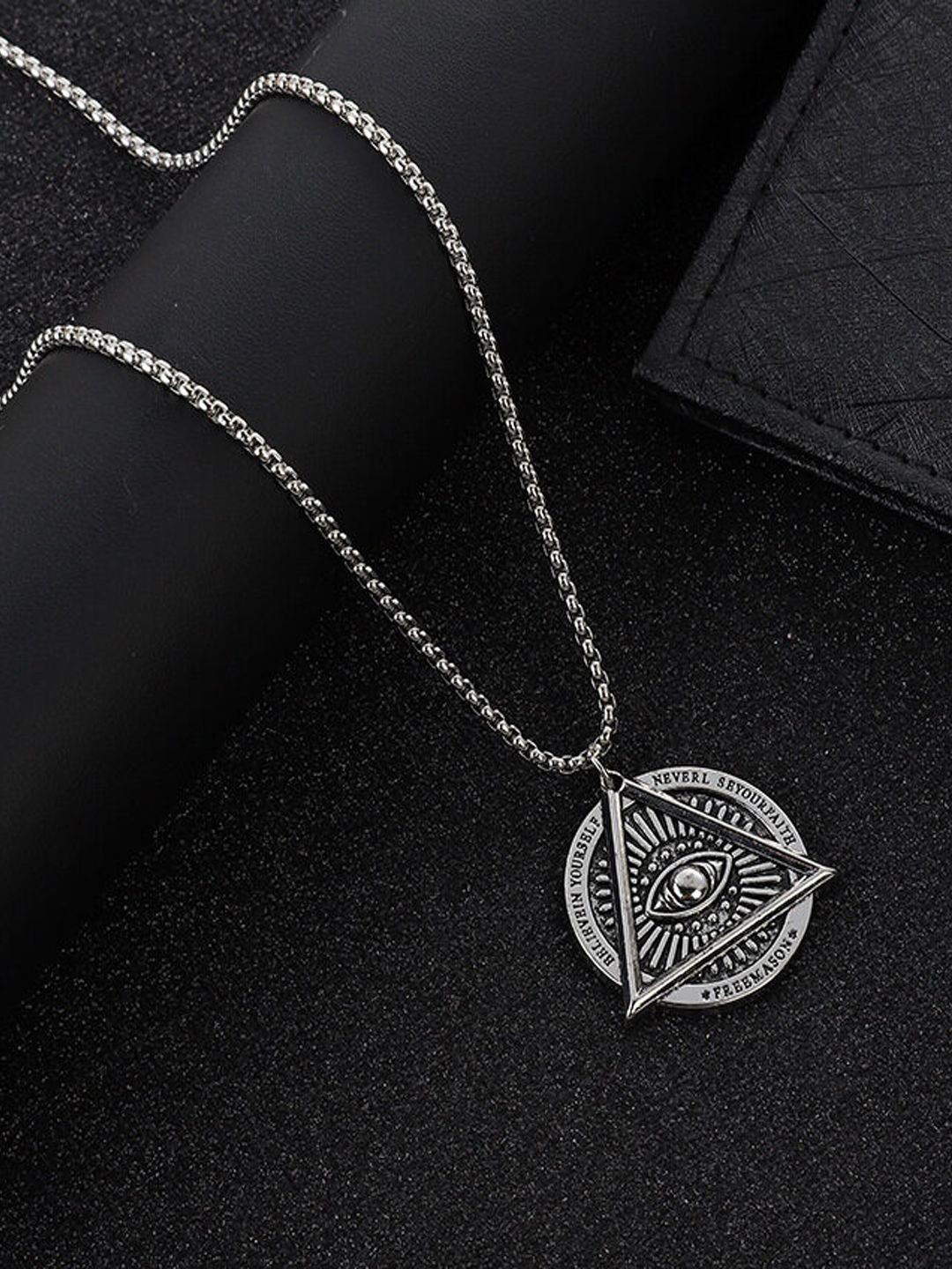 

KRENOZ Silver-Plated Pendant with Chain