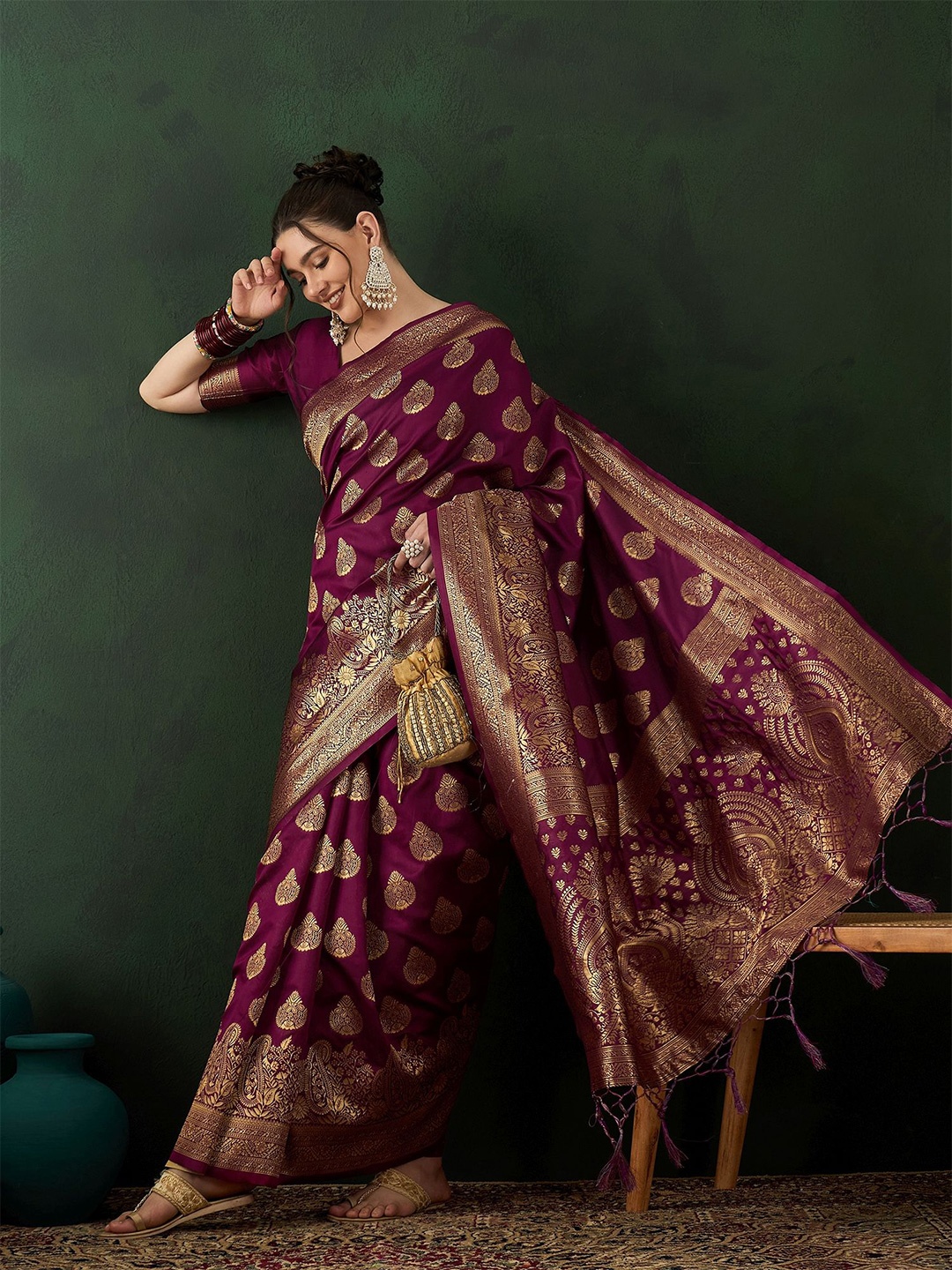 

Sangria Woven Design Saree With Blouse Piece, Burgundy