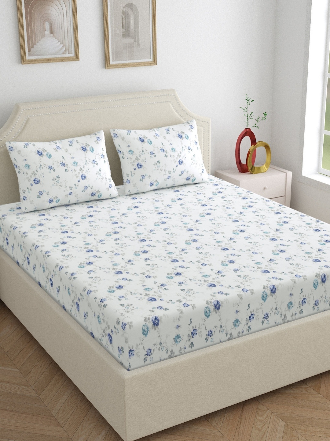 

Dreamscape Blue & White Floral 300 TC King Bedsheet with 2 Pillow Covers