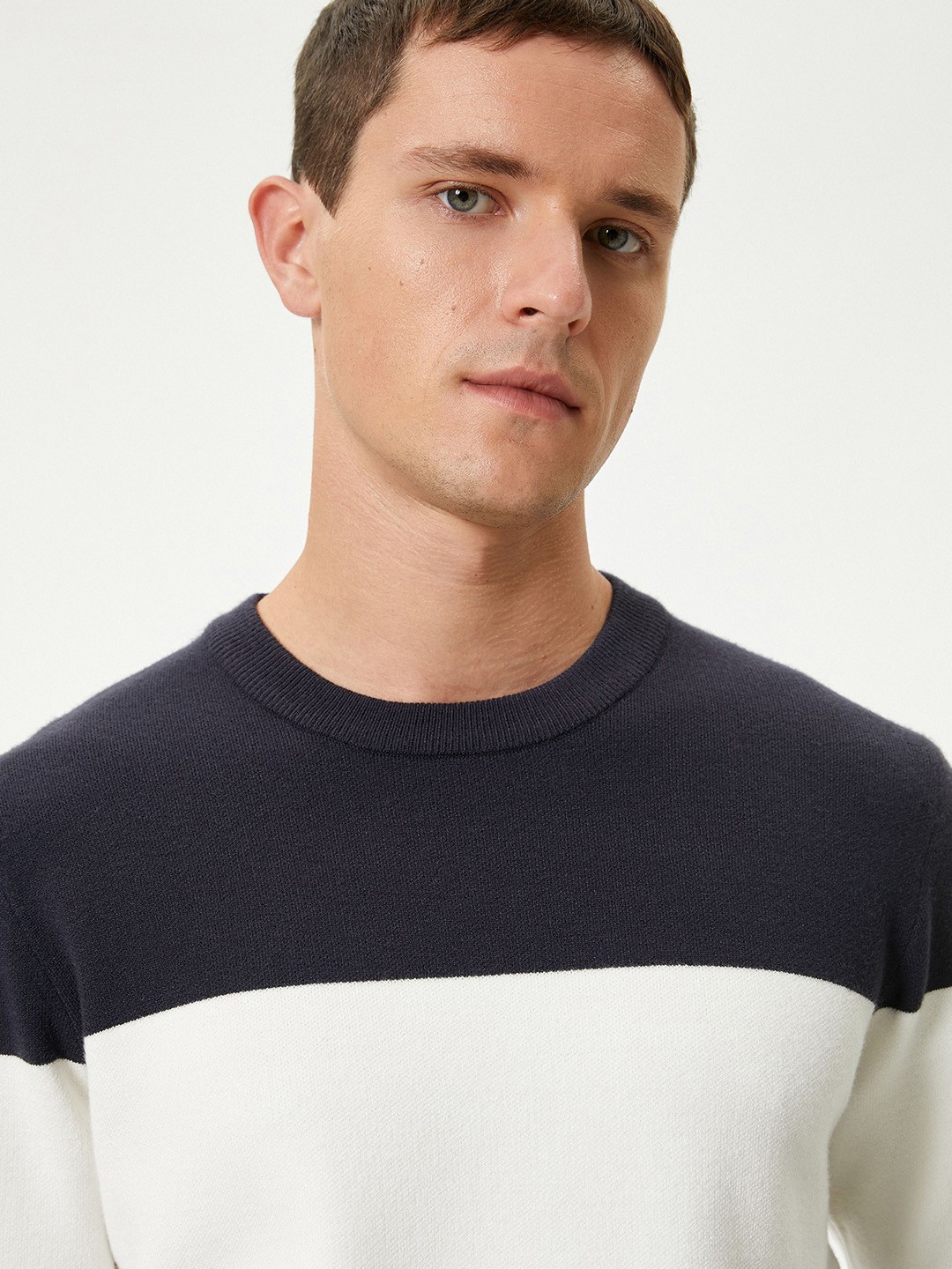 

Koton Men Colourblocked Pullover, Navy blue
