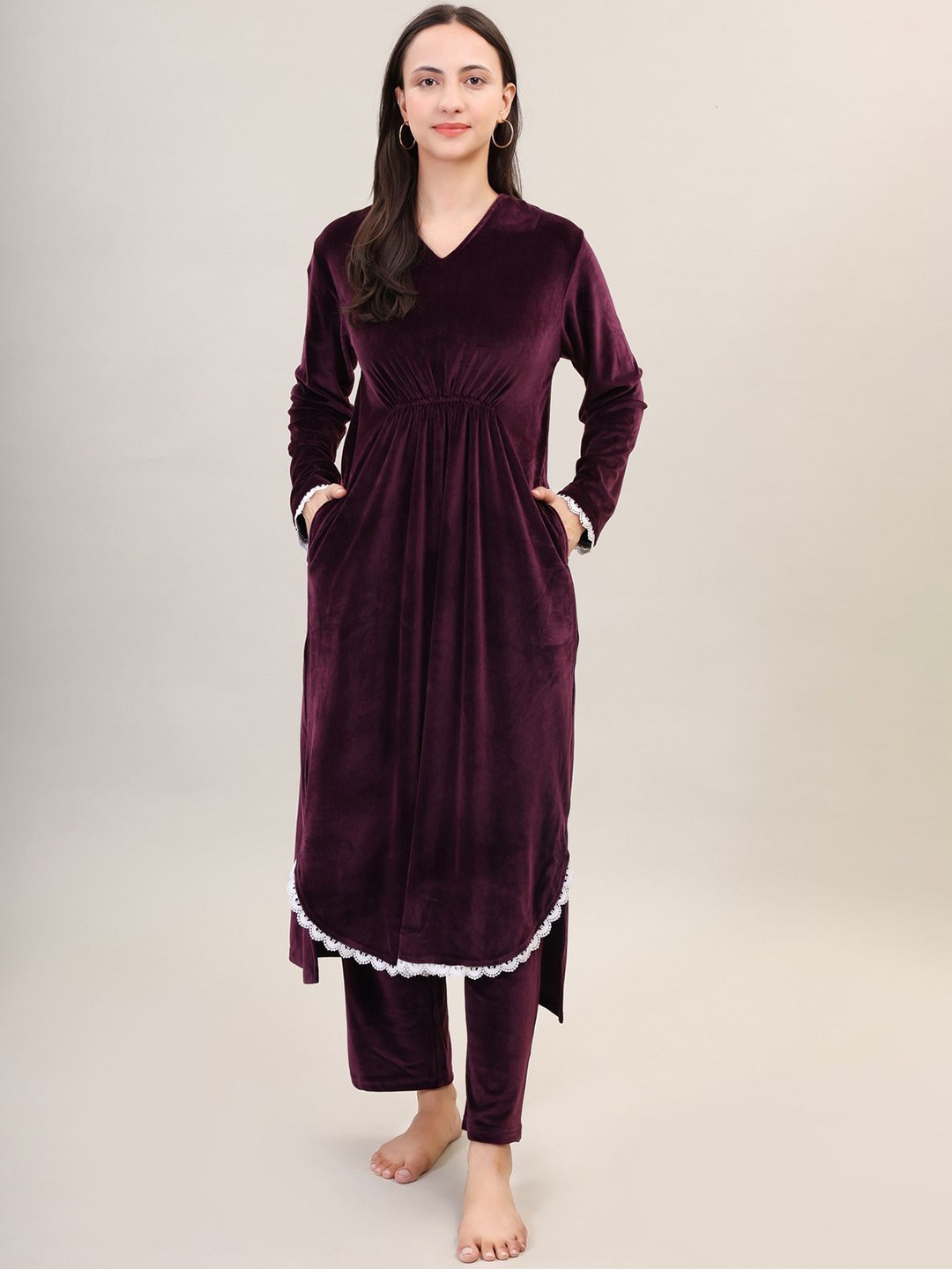 

Camey Women Flared Sleeves Thread Work Velvet Kurta, Maroon
