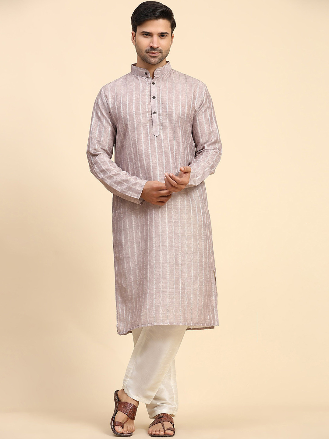 

Rawayi Paisley Motifs Digital Printed Mandarin Collar Kurta, Mauve