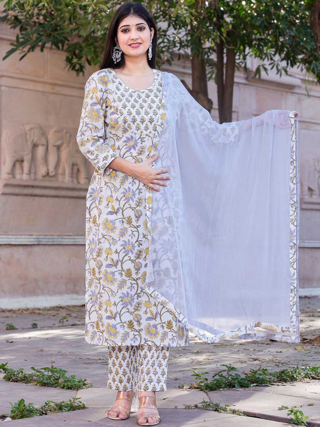 

ARAVALII Women Ethnic Motifs Printed Regular Gotta Patti Pure Cotton Kurta with Trousers & With Dupatta, White