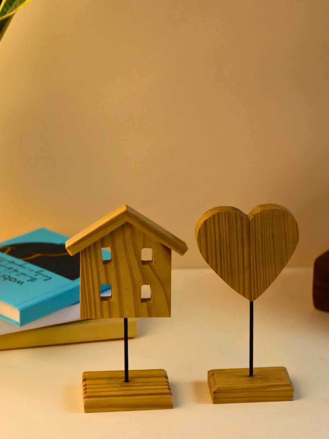 

WEAVING HOMES Brown Wooden Heart & Home Stand