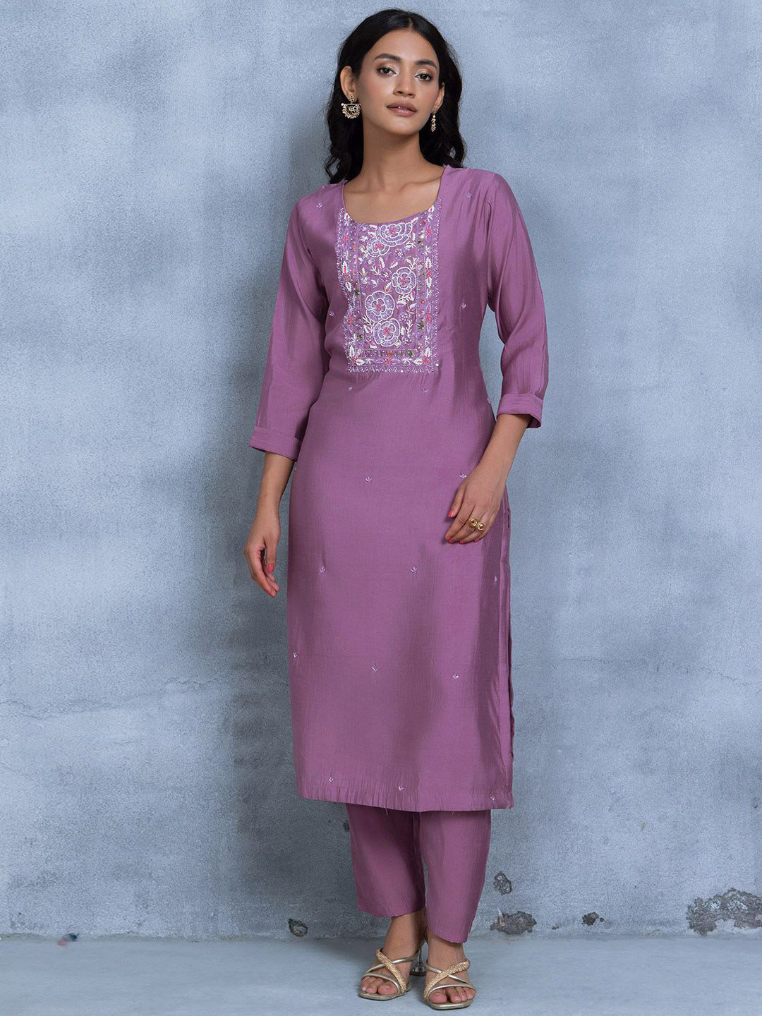 

Rang by Indya Floral Beads & Stones Yoke Design Straight Kurta With Trousers & Dupatta, Purple