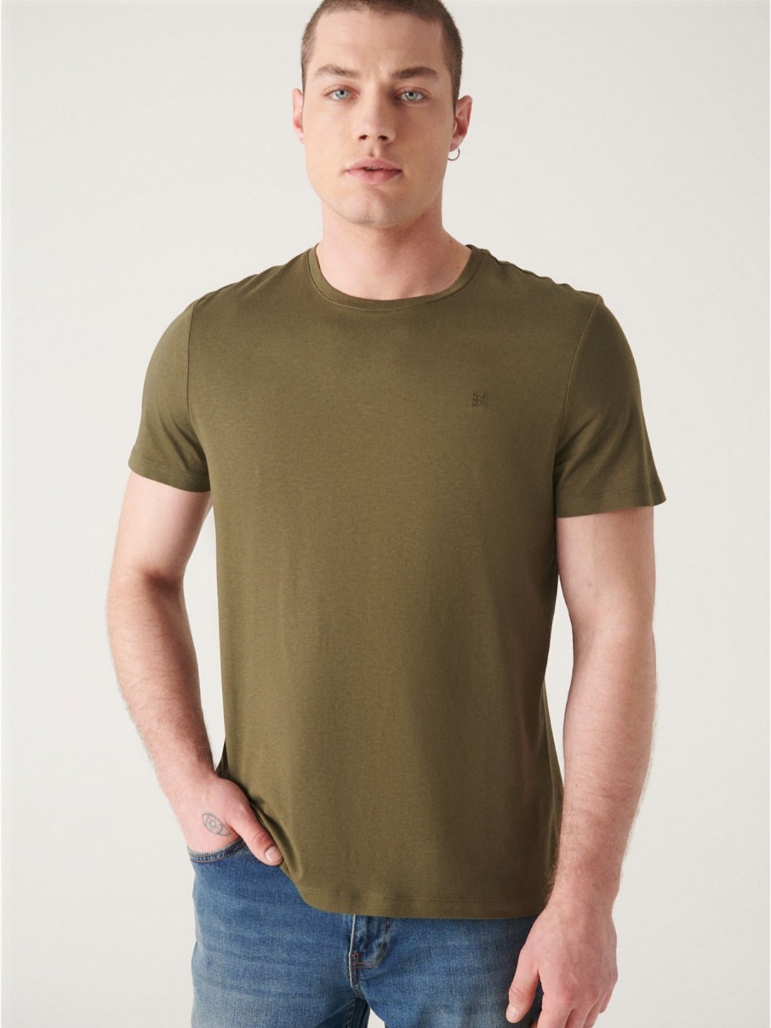 

AVVA Men Solid Round Neck Cotton T-Shirt, Green