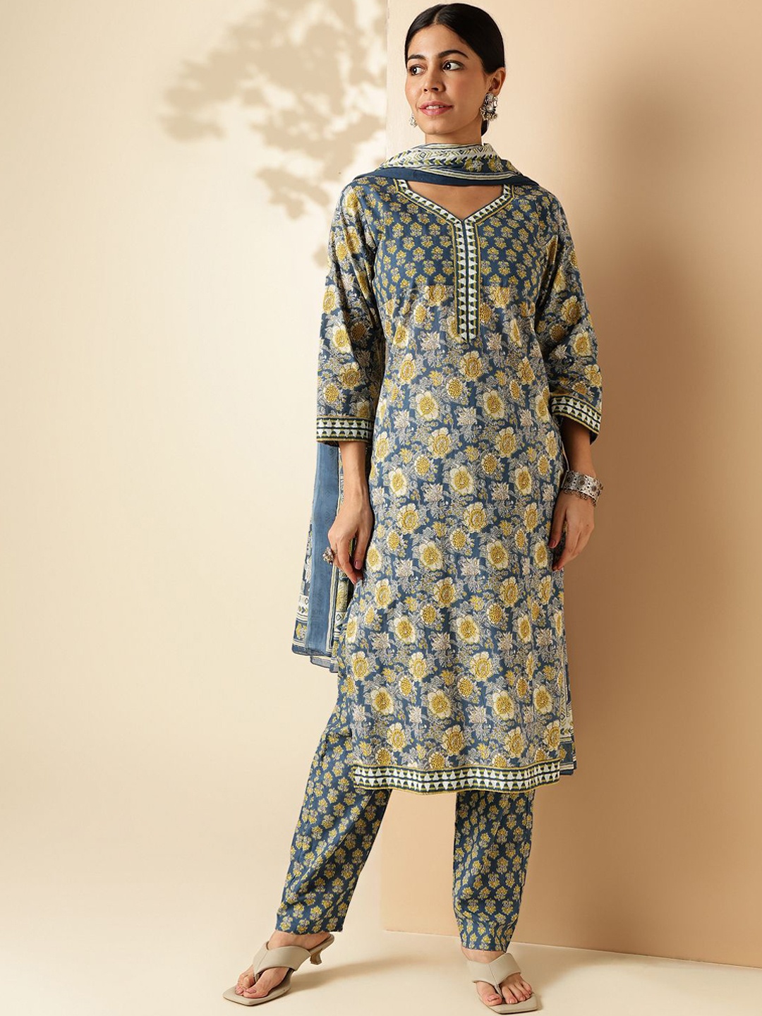 

Vbuyz Floral Printed Pure Cotton Straight Kurta & Palazzos With Dupatta, Blue