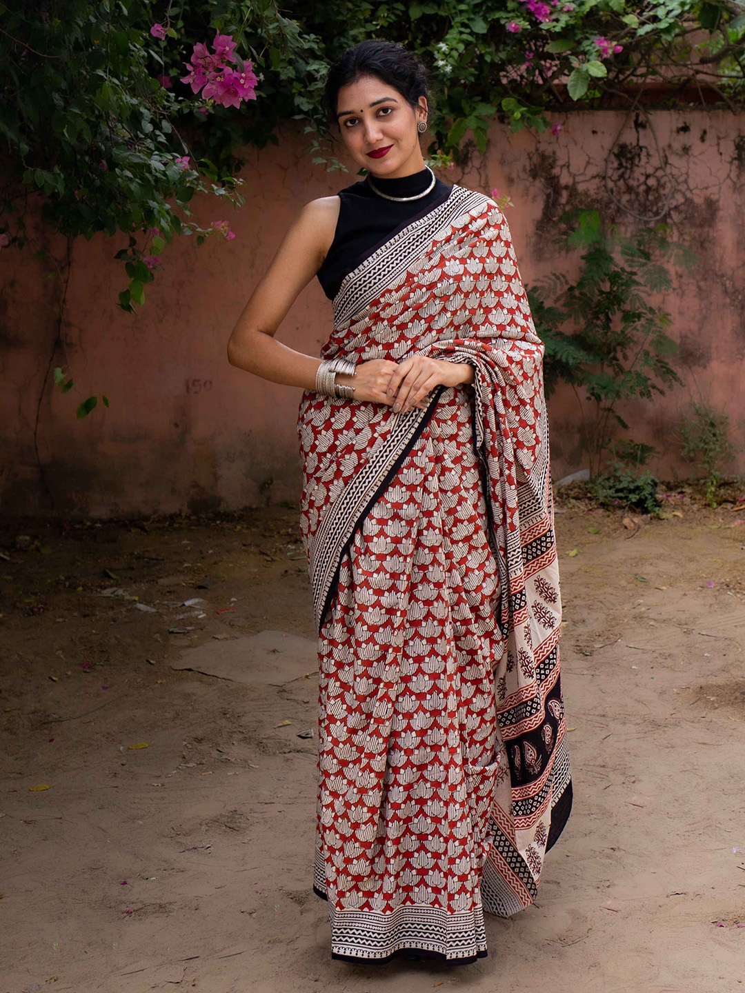

Moora Ethnic Motifs Pure Cotton Bagru Saree, Maroon