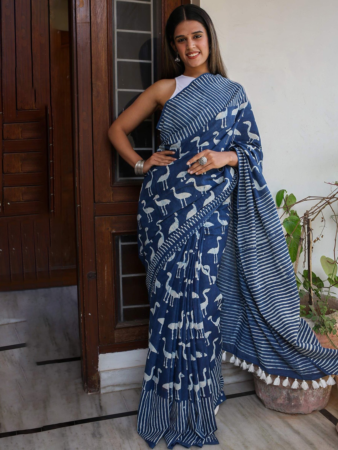 

Moora Ethnic Motifs Pure Cotton Bagru Saree, Navy blue