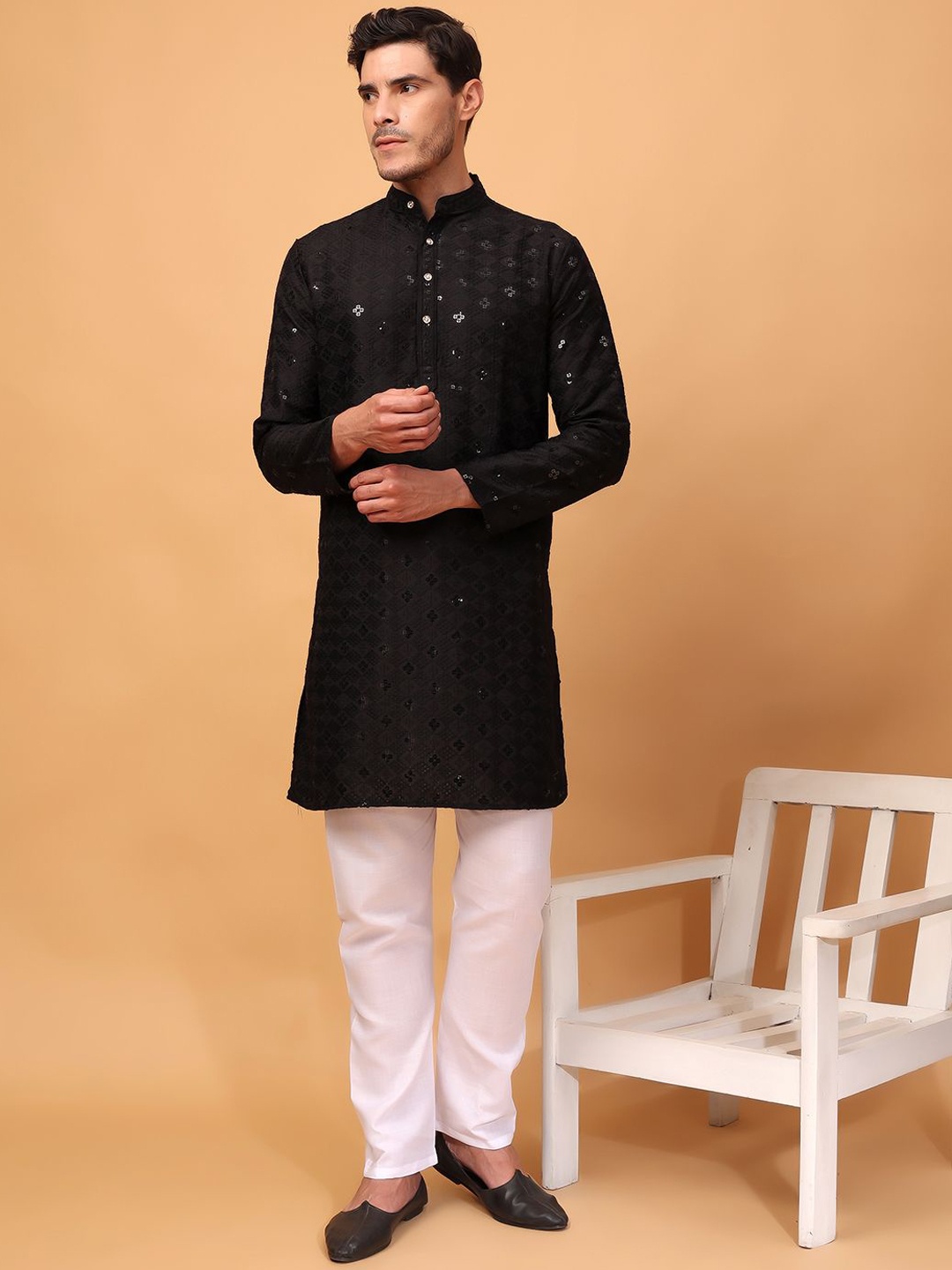 

Hangup Geometric Embroidered Sequinned Mandarin Collar Straight Kurta with Pyjamas, Black