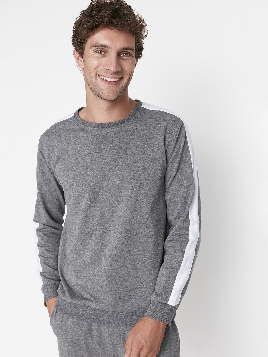 

Trendyol Men Night suit, Na