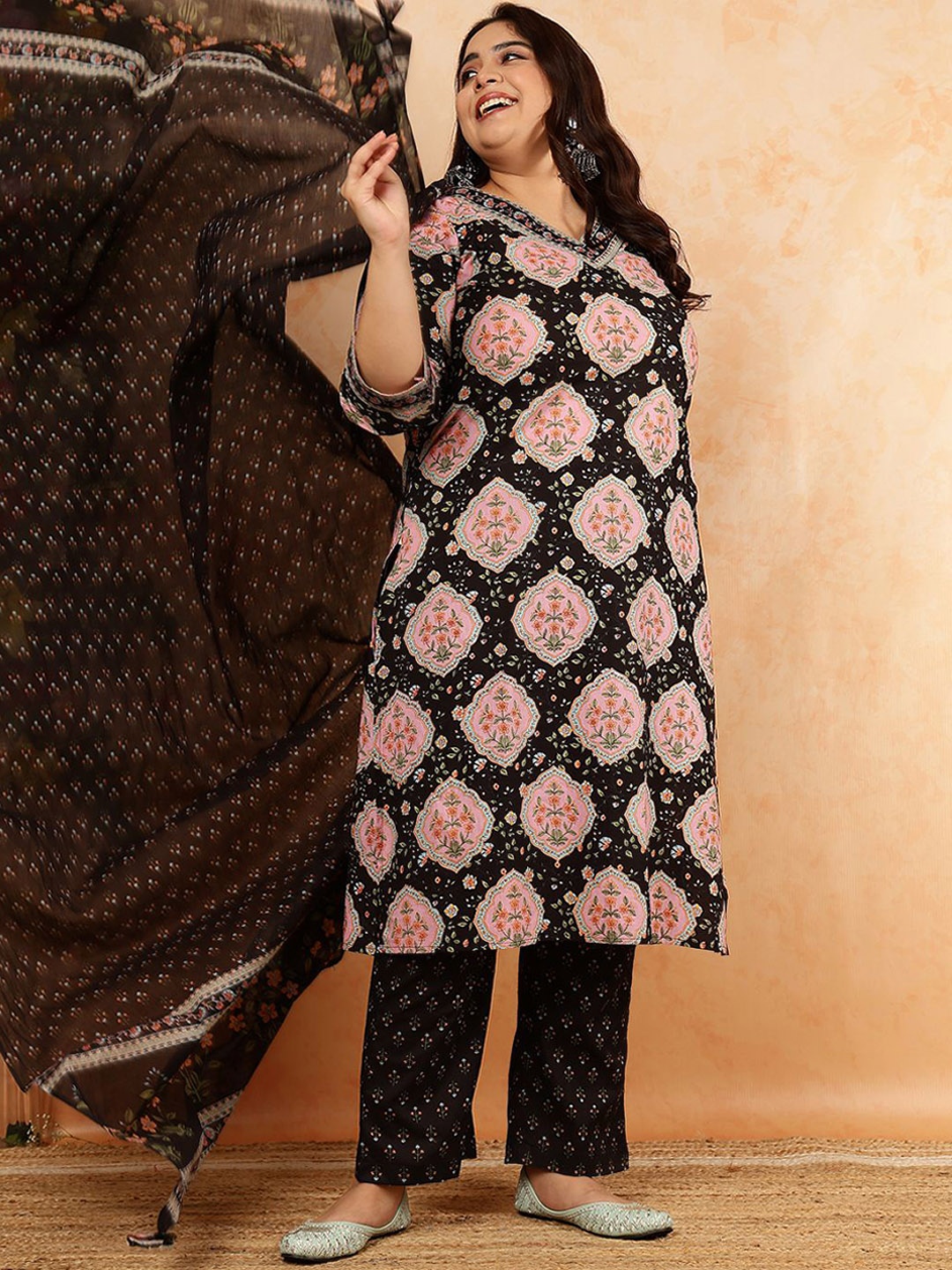 

GULMOHAR JAIPUR Plus Size Floral Printed V-Neck Pure Cotton Kurta with Trousers & Dupatta, Black