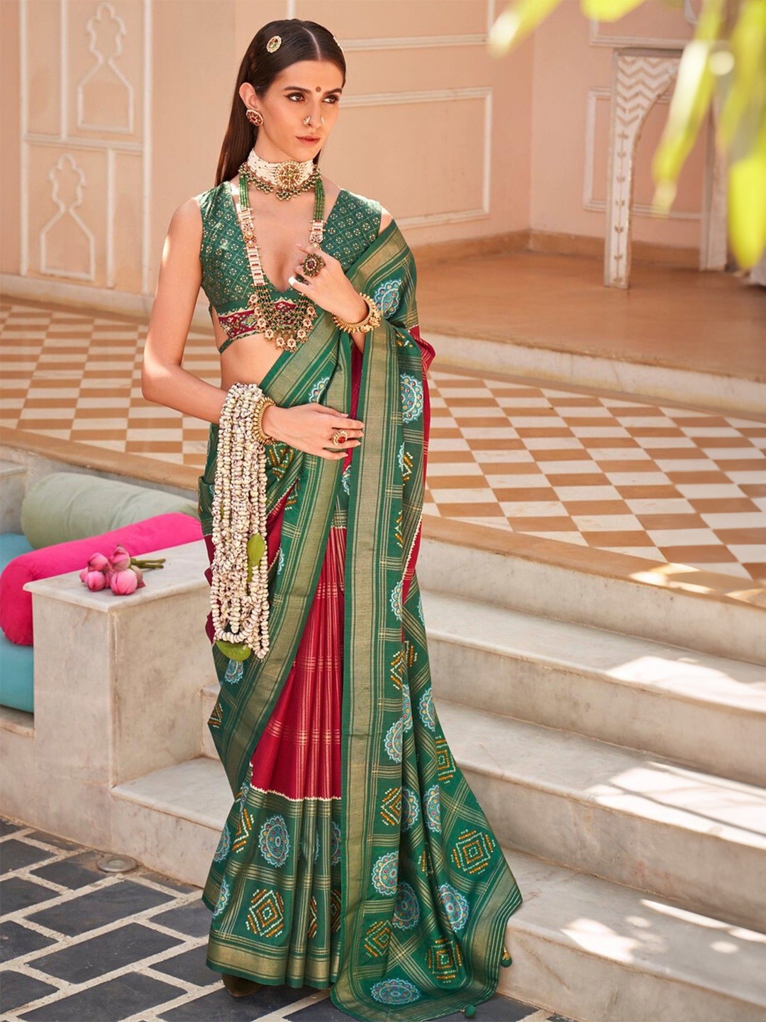 

MySilkLove Ethnic Motifs Zari Silk Blend Patola Saree, Red