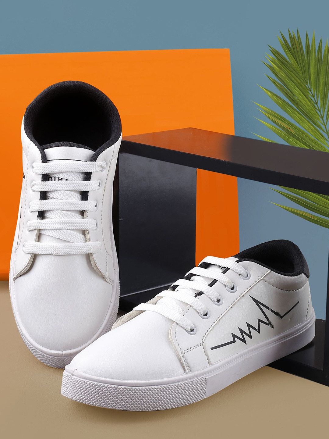 

AROOM Women Striped Sneakers, White