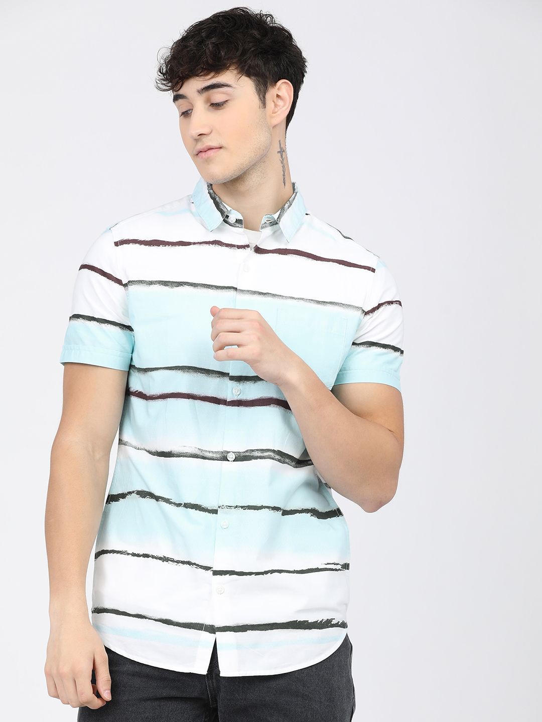 

HIGHLANDER Men Slim Fit Horizontal Stripes Opaque Striped Casual Shirt, White