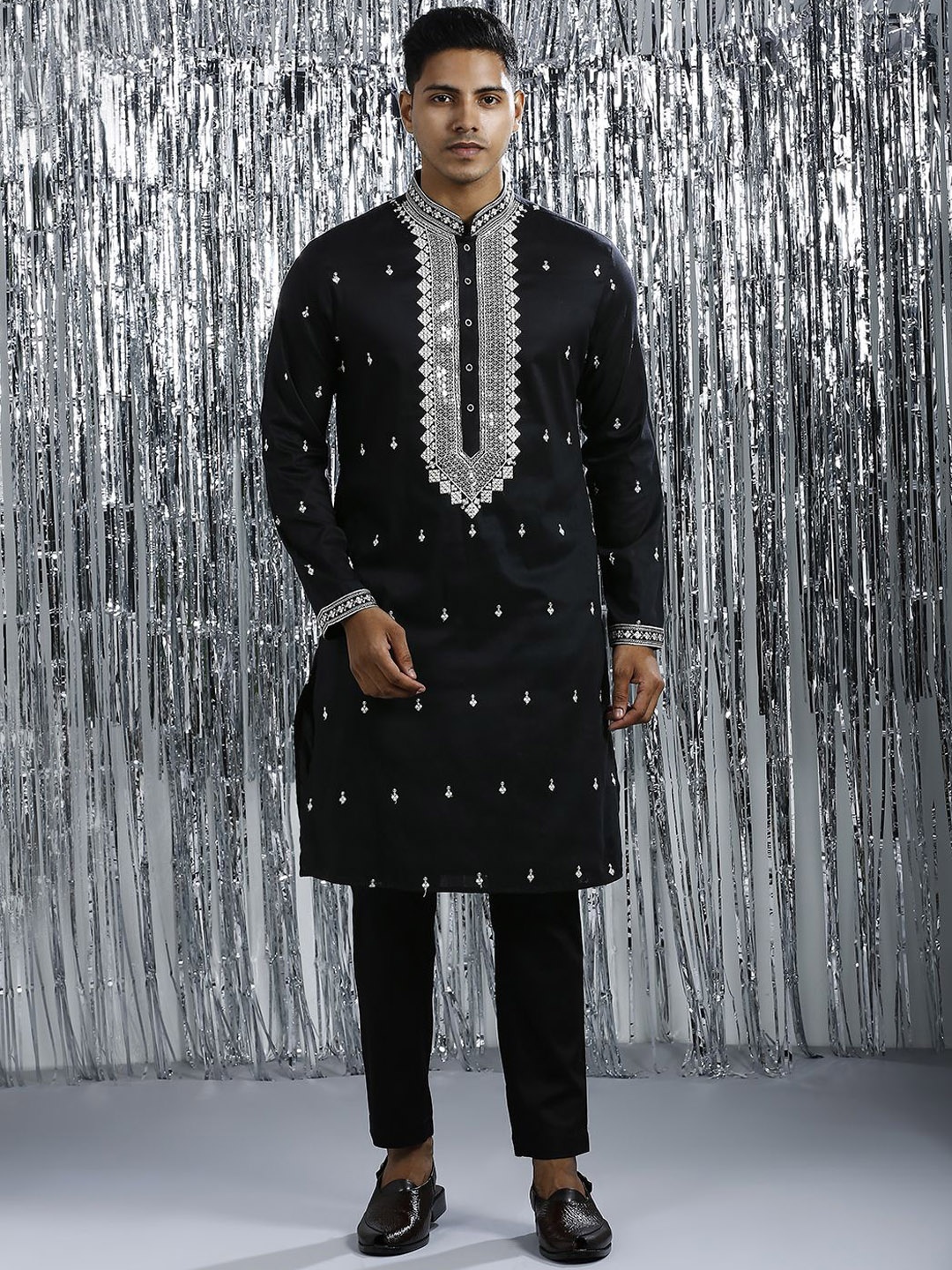 

Be Desi Men Floral Embroidered Regular Kurta with Pyjamas, Black