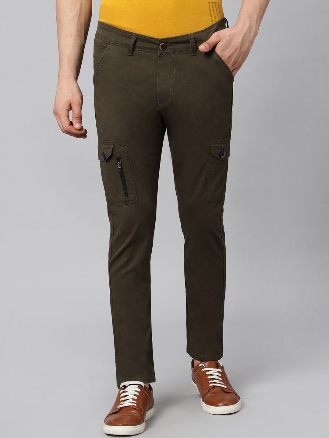 

Hence Men Relaxed Tapered Fit Cargos Trousers, Olive