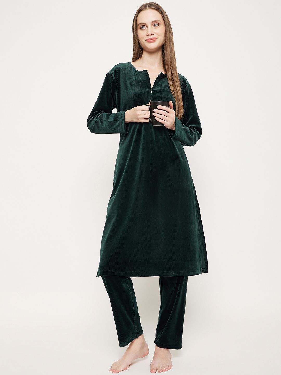 

Camey Women Embroidered Flared Sleeves Velvet Anarkali Kurta, Green