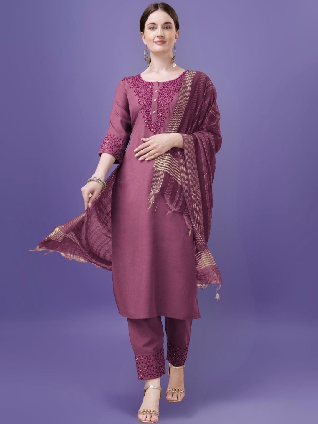 

MAGMINA Floral Yoke Design Straight Sequinned Kurta with Trousers & Dupatta, Burgundy