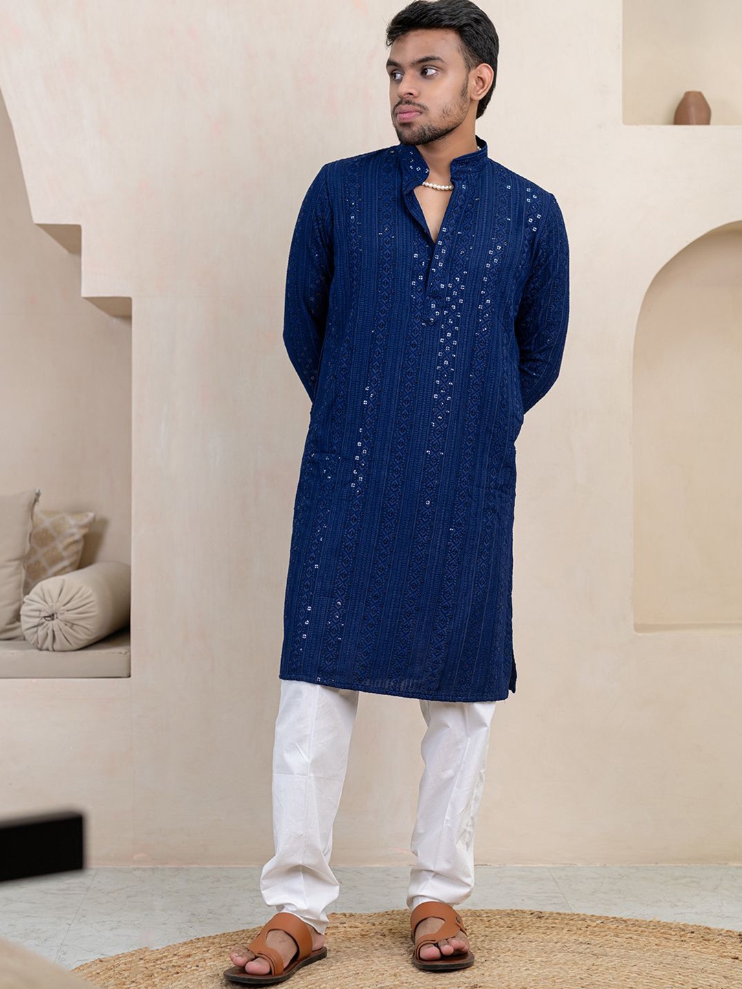 

Tistabene Geometric Embroidered Mandarin Collar Sequinned Cotton Kurta, Navy blue