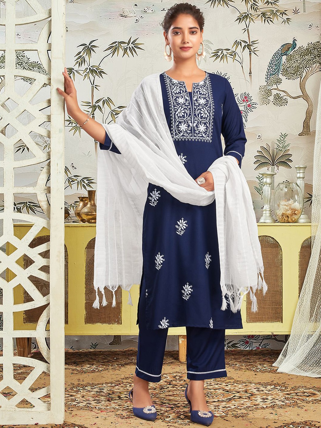 

SKYLEE Ethnic Motifs Embroidered Straight Kurta with Trousers & Dupatta, Blue