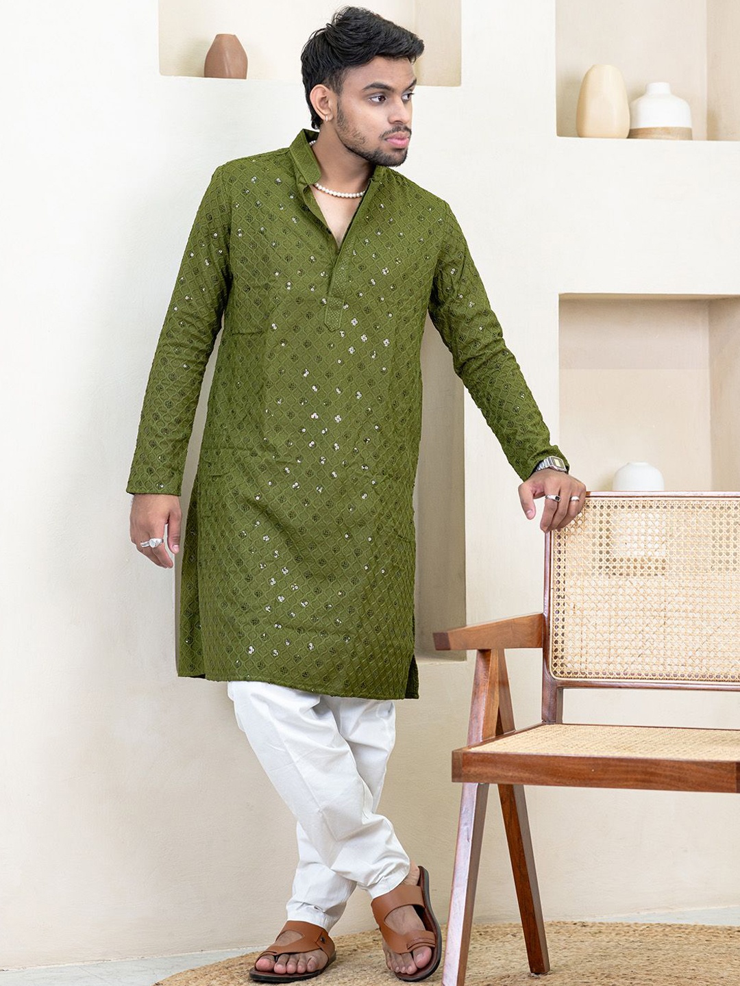 

Tistabene Geometric Embroidered Mandarin Collar Chikankari Cotton Kurta, Olive