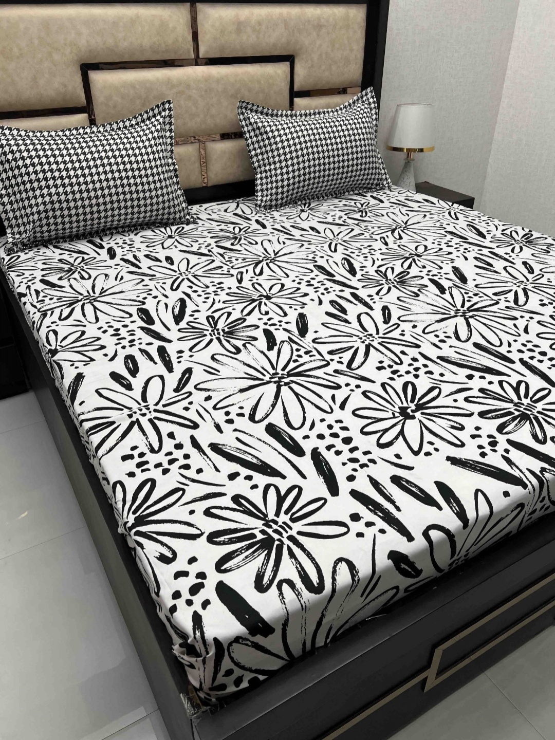 

Pure Decor Black & White Floral King Bedsheet with 2 Pillow Covers