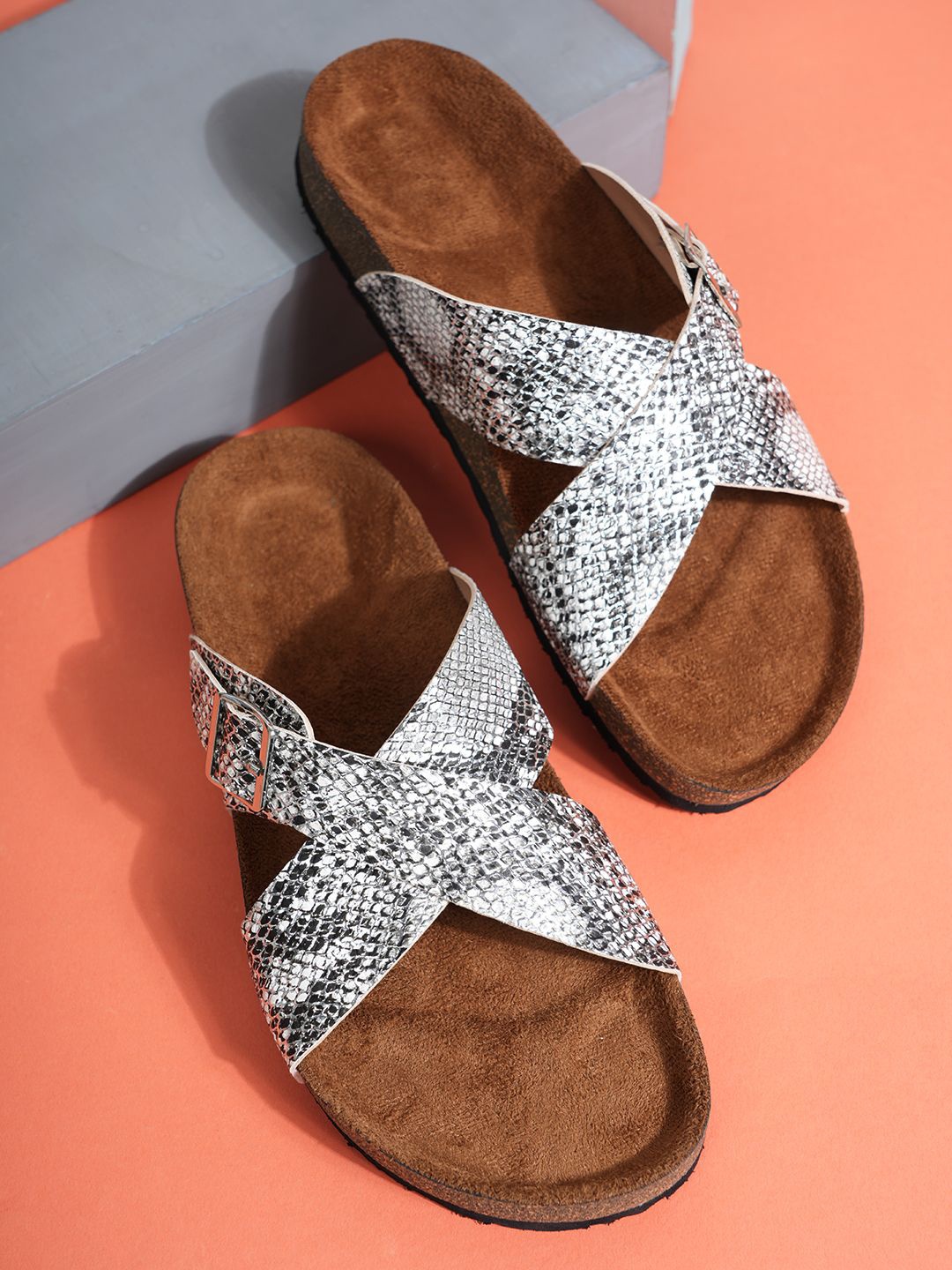 

MOZAFIA Women Printed Open Toe Flats, Silver