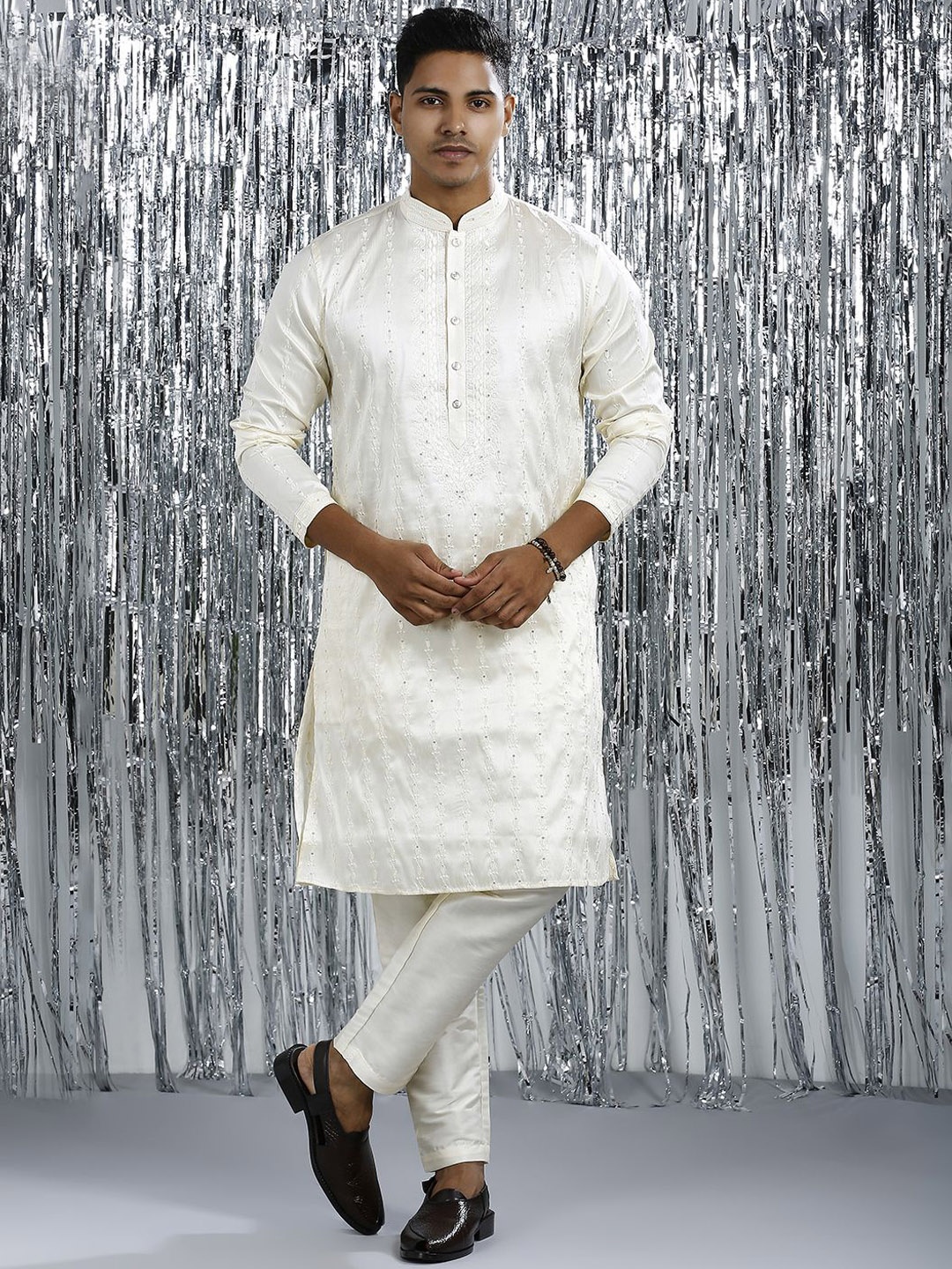 

Be Desi Men Floral Embroidered Regular Kurta with Pyjamas, Cream