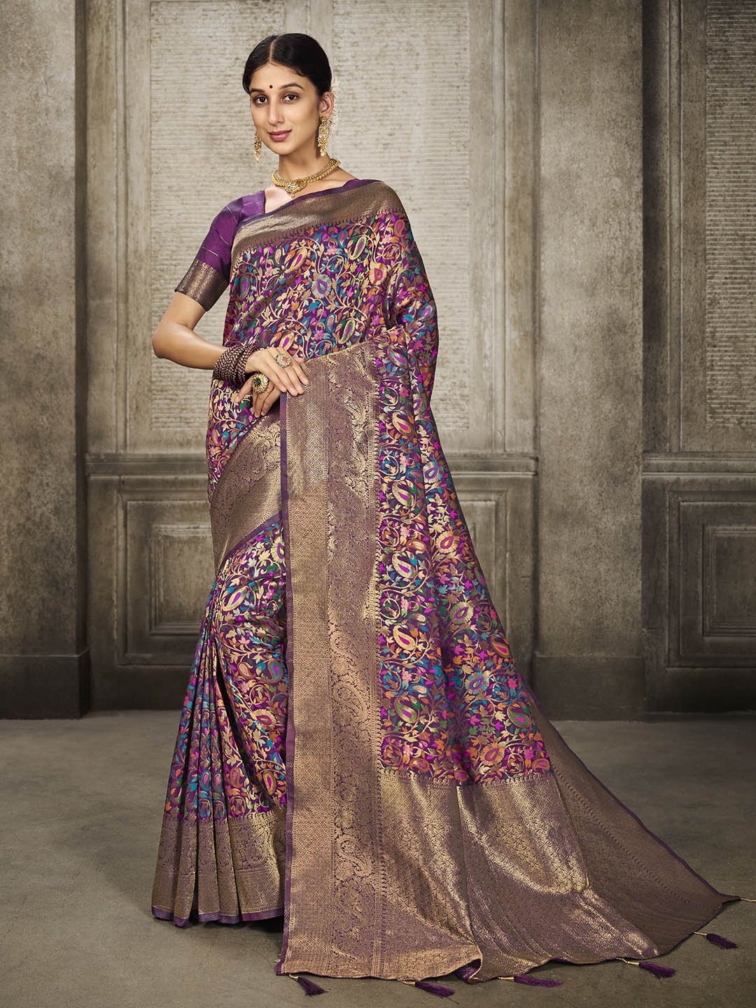 

AWRIYA Woven Design Zari Pure Silk Banarasi Saree, Violet