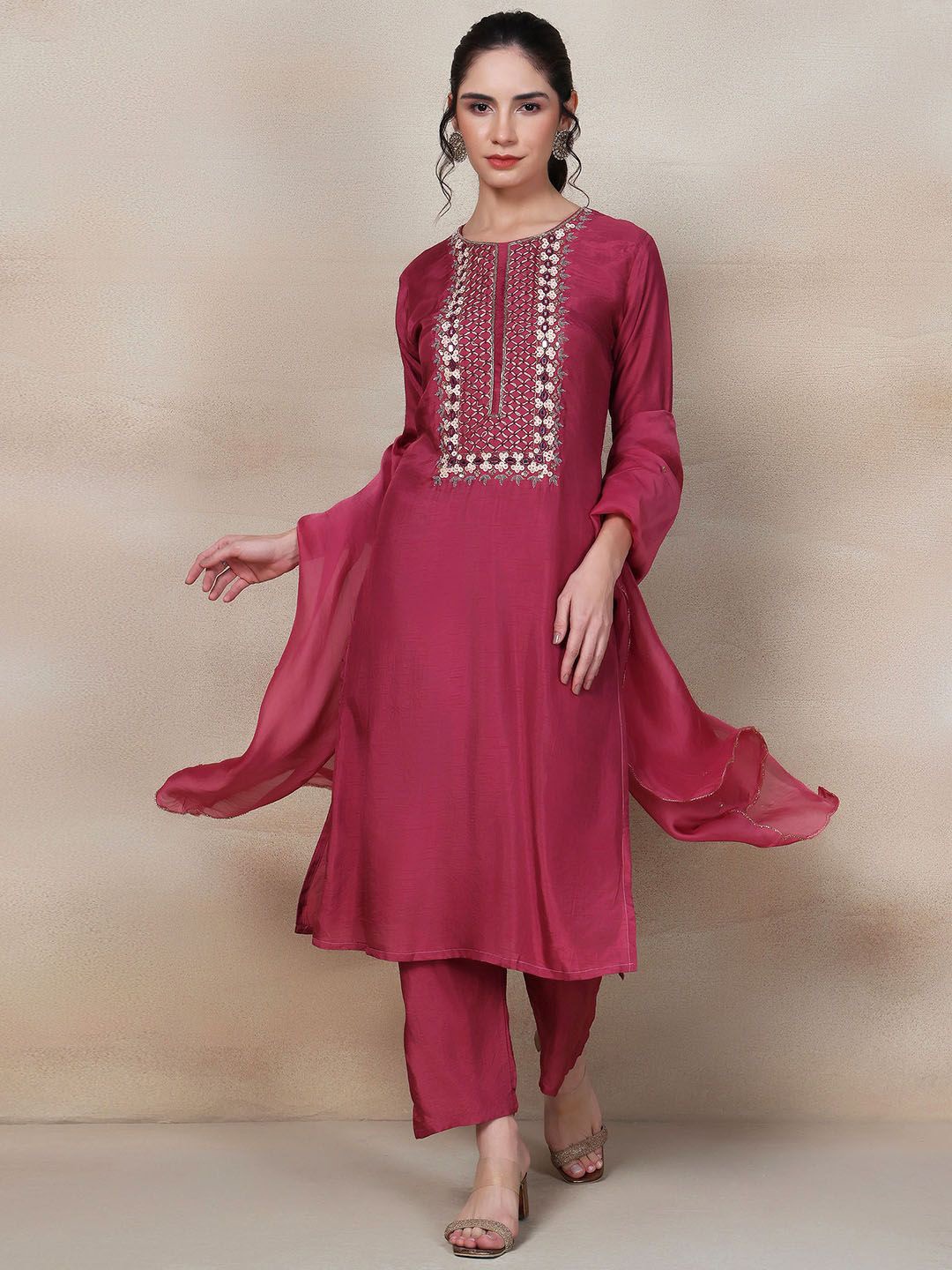 

Rang by Indya Floral Yoke Design Mirror Work Straight Kurta with Trousers & Dupatta, Maroon