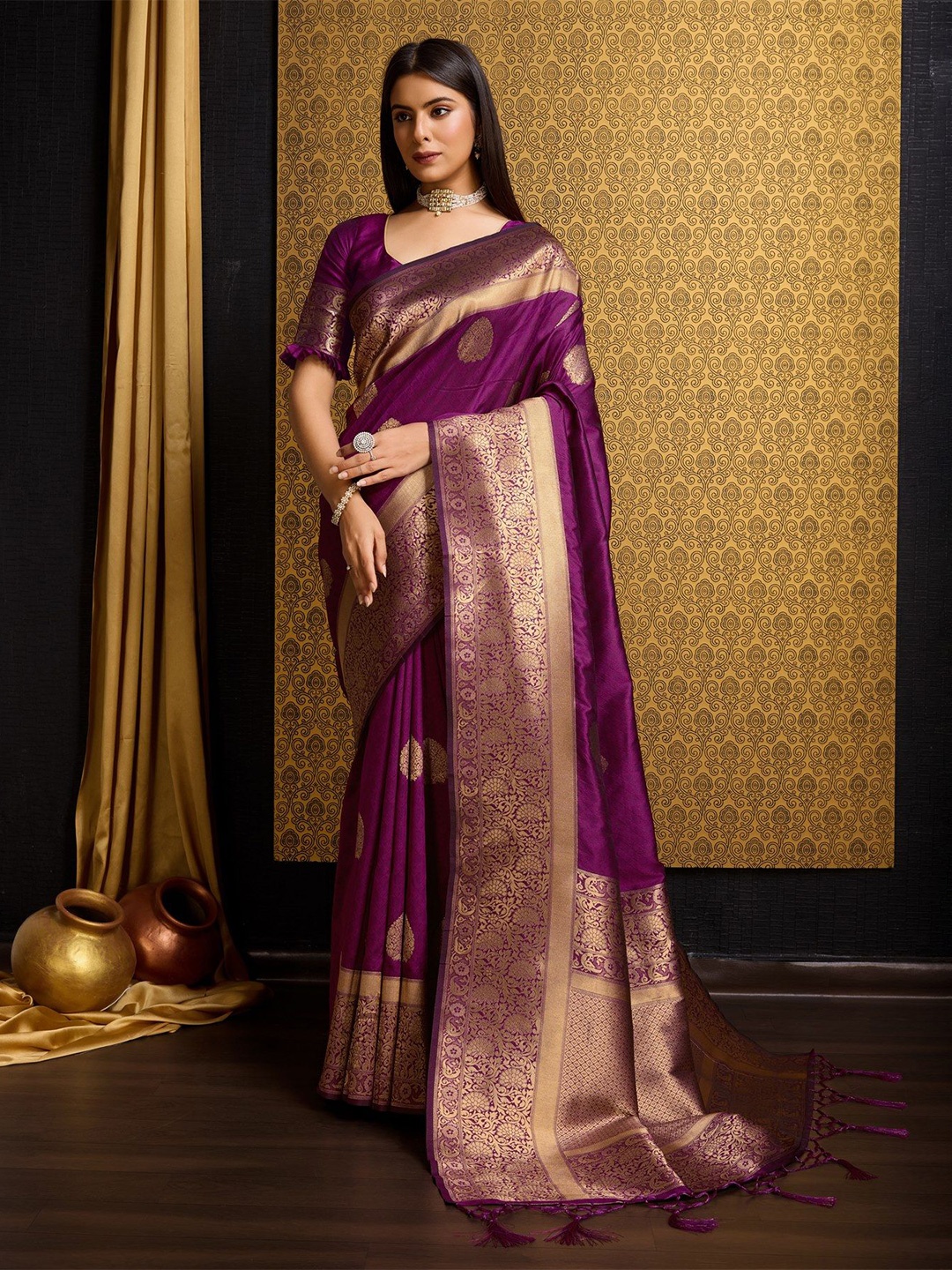 

Panchaamrit Woven Design Zari Silk Blend Banarasi Saree, Burgundy