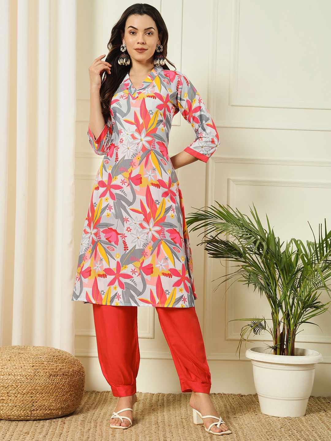 

Anouk Floral Printed Regular Straight Kurta with Patiala, Red