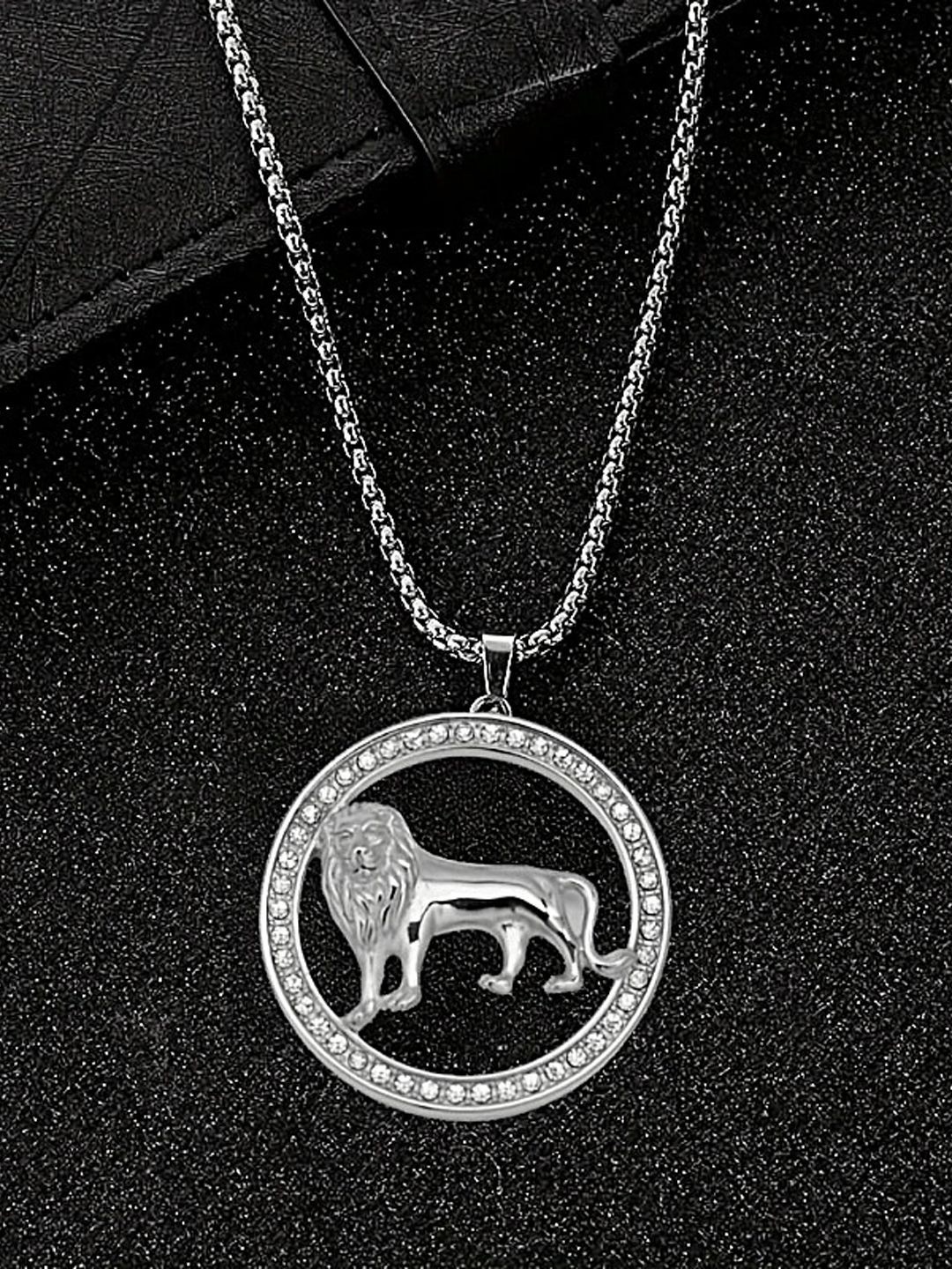 

KRENOZ Silver-Plated Lion-Shaped Pendants With Chains
