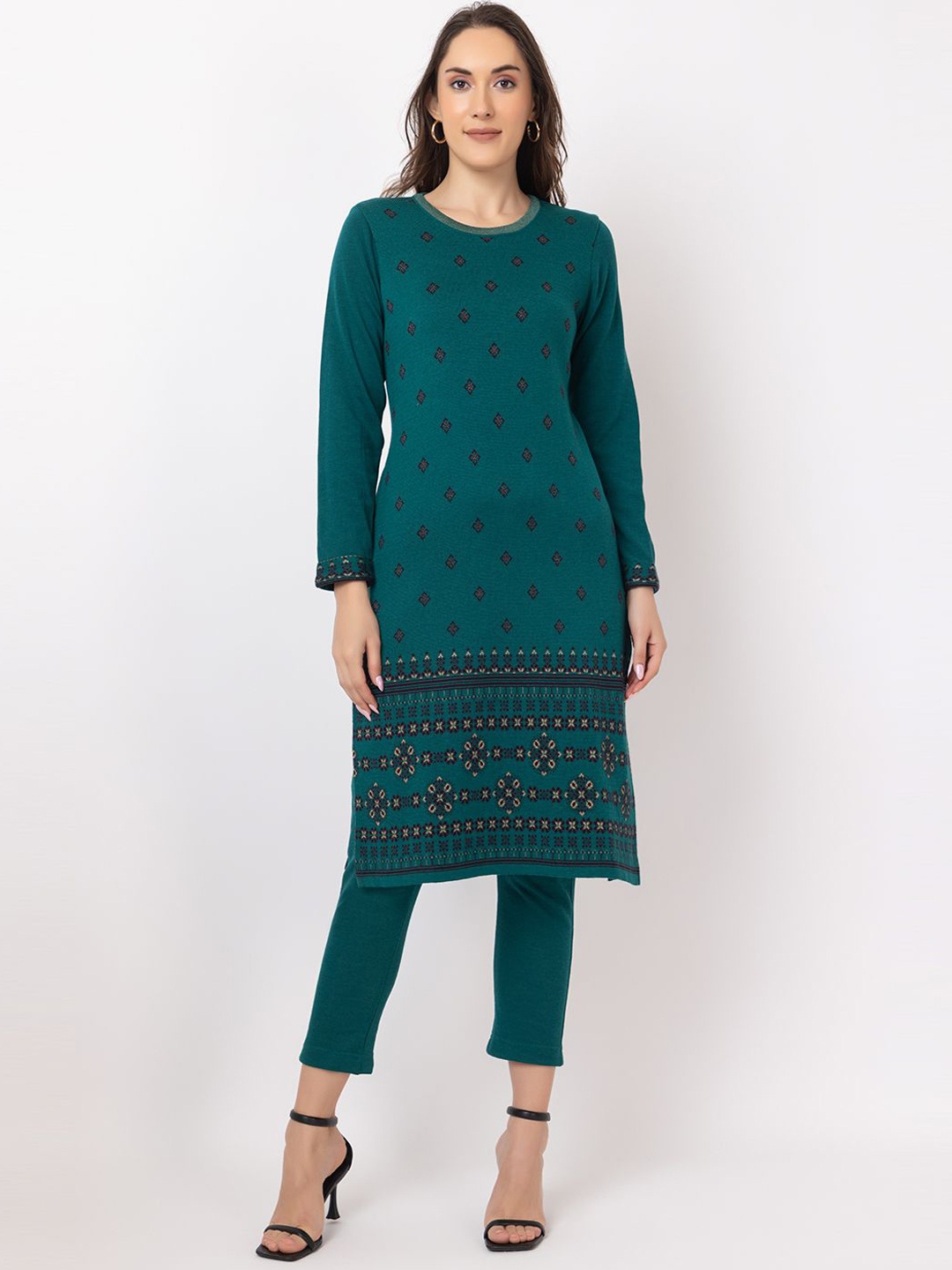 

Anouk Women Geometric Flared Sleeves Sequinned Jacquard Winter Wear Kurta, Green