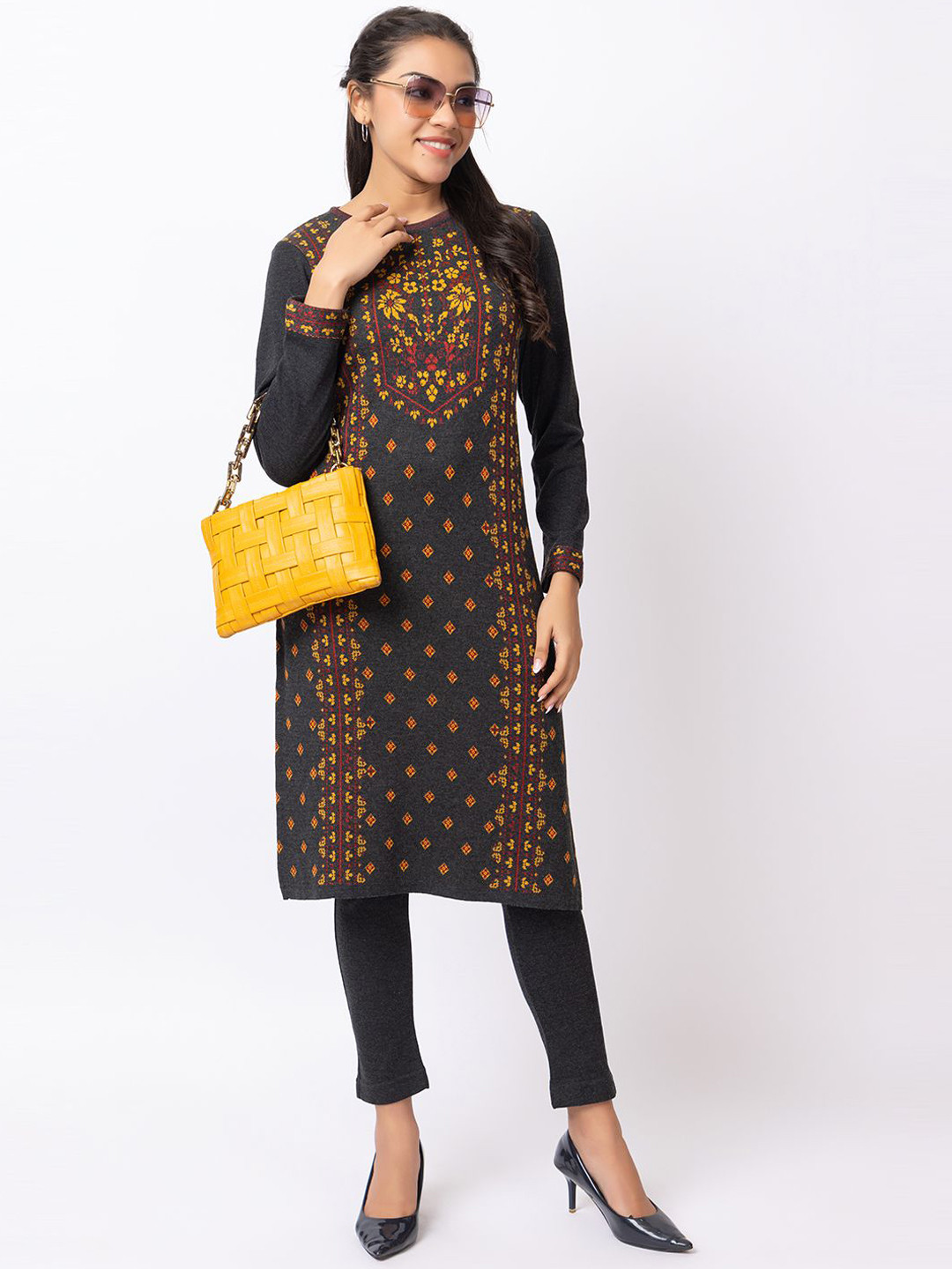 

Anouk Women Keyhole Neck Cold-Shoulder Sleeves Sequinned Jacquard Winter Wear Kurta, Charcoal