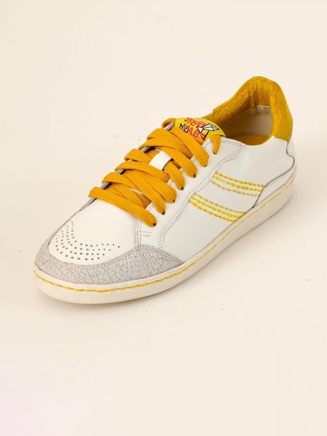 

GULLY LABS Men Colourblocked Leather Sneakers, White