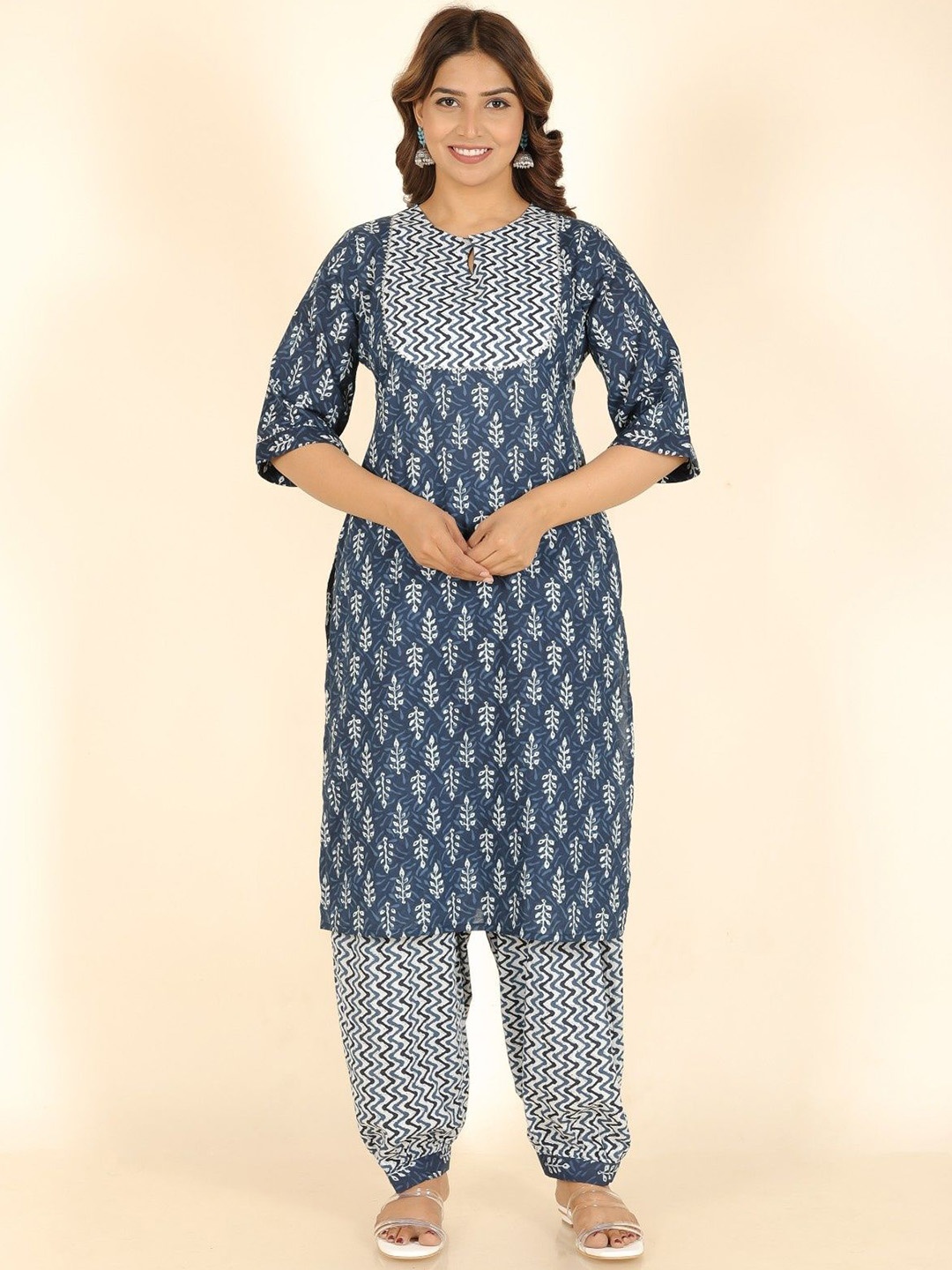 

Aramya Ethnic Motifs Printed Keyhole Neck Gotta Patti Pure Cotton Straight Kurta, Blue