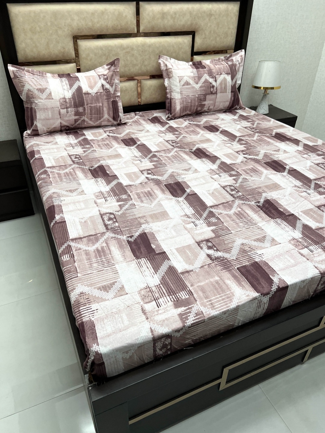 

Pure Decor White Geometric 350 TC Cotton Super King Fitted Bedsheet With 2 Pillow Covers, Brown