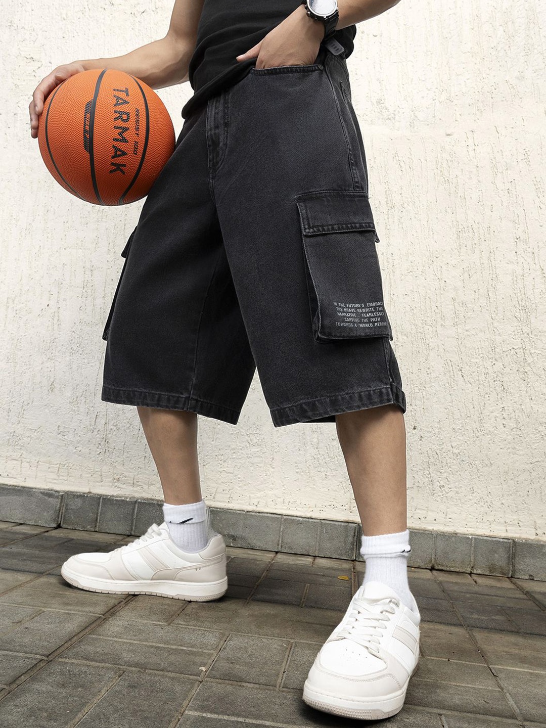 

Hubberholme Men Mid-Rise Cargo Shorts, Black