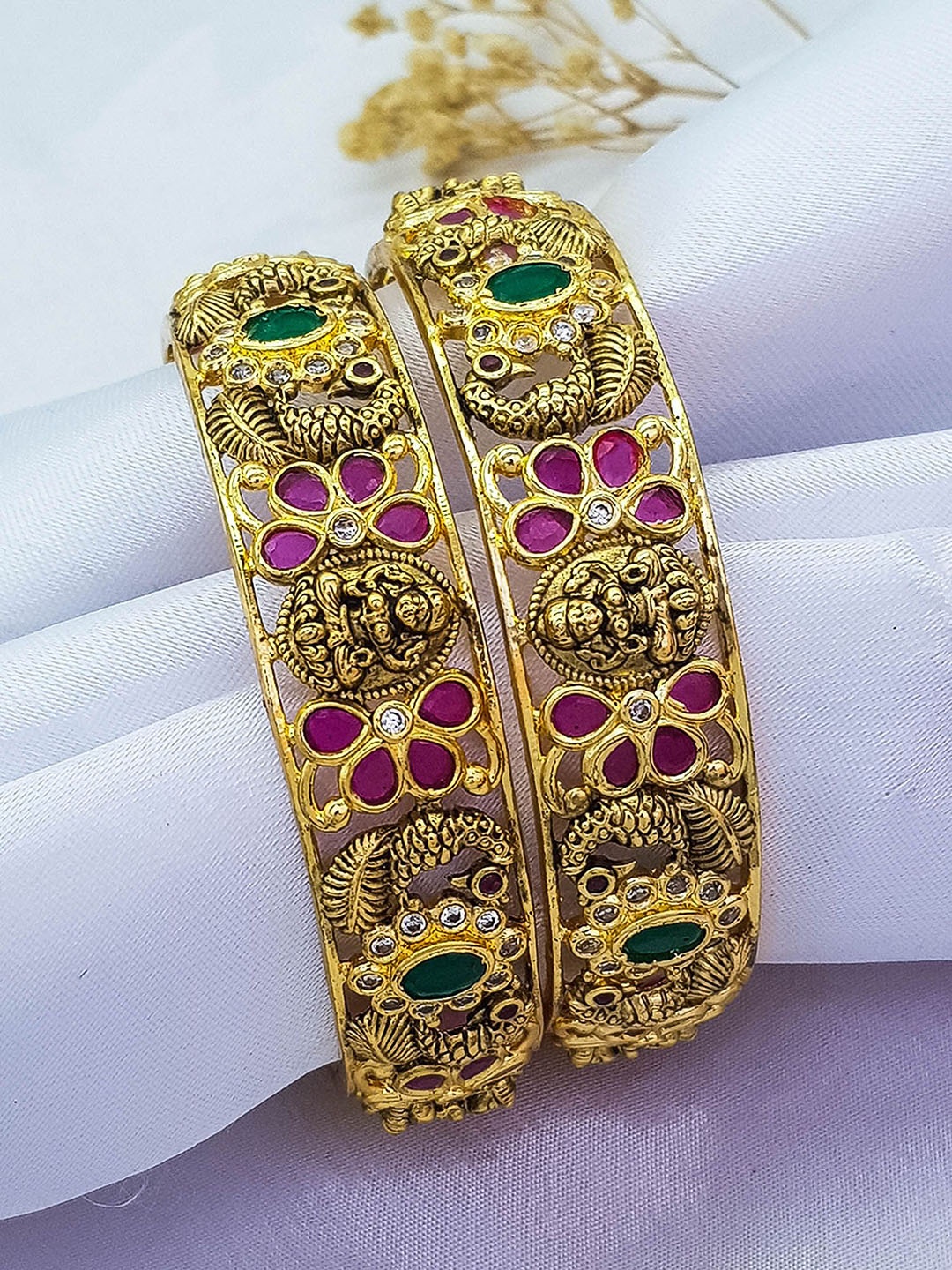 

GRIIHAM Set Of 2 Gold Plated Stones Studded Bangles