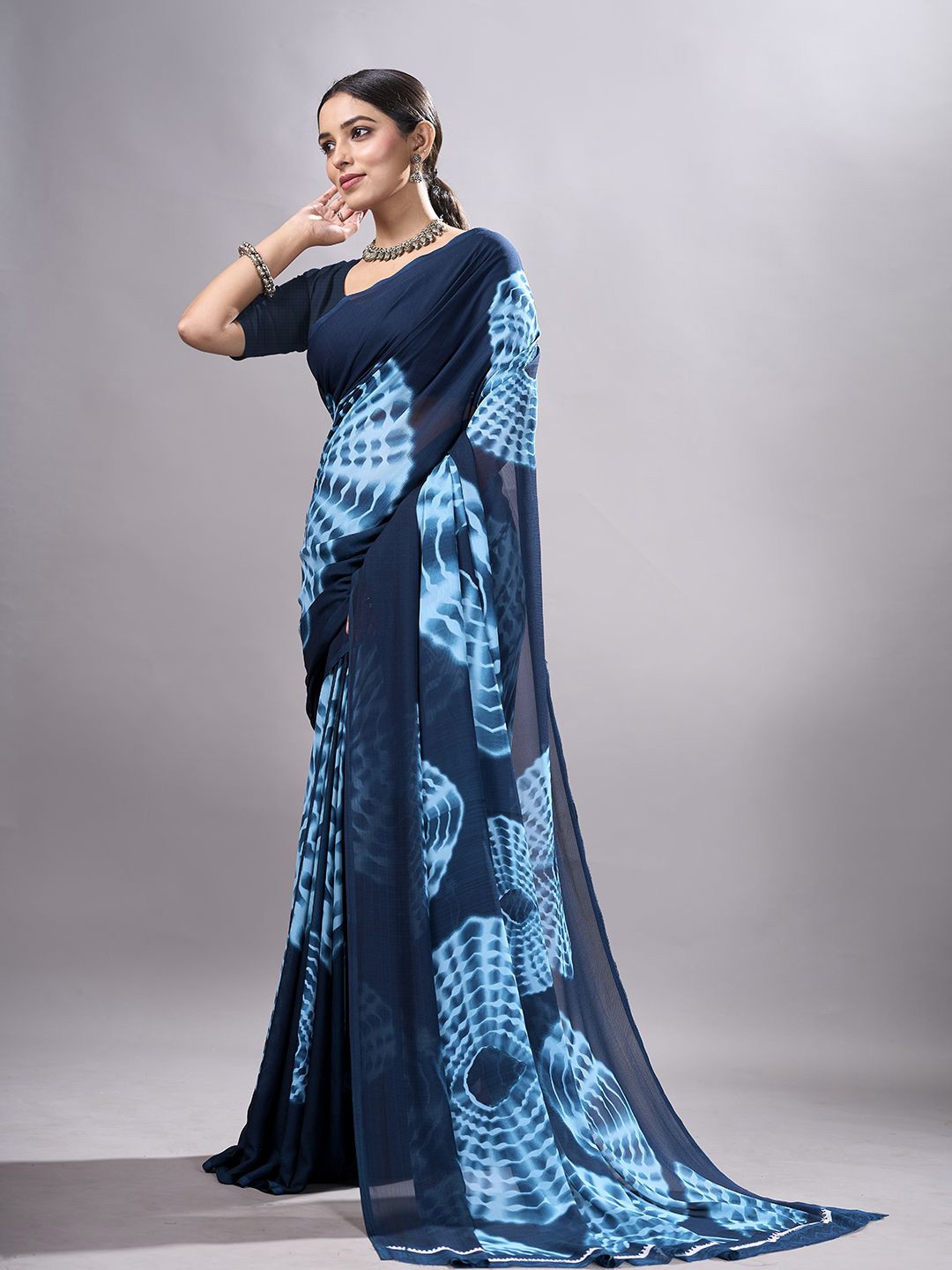 

VIRICA Tie and Dye Poly Georgette Saree, Blue