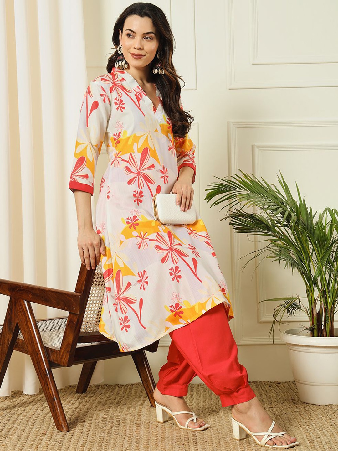 

Anouk Floral Printed Regular Straight Kurta with Patiala, Orange