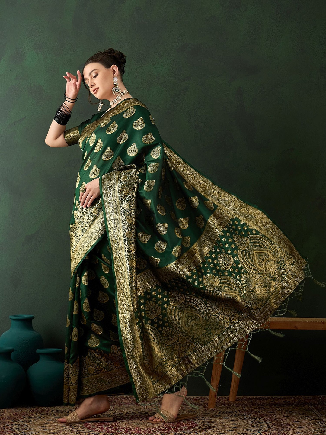 

Sangria Woven Design Saree With Blouse Piece, Green