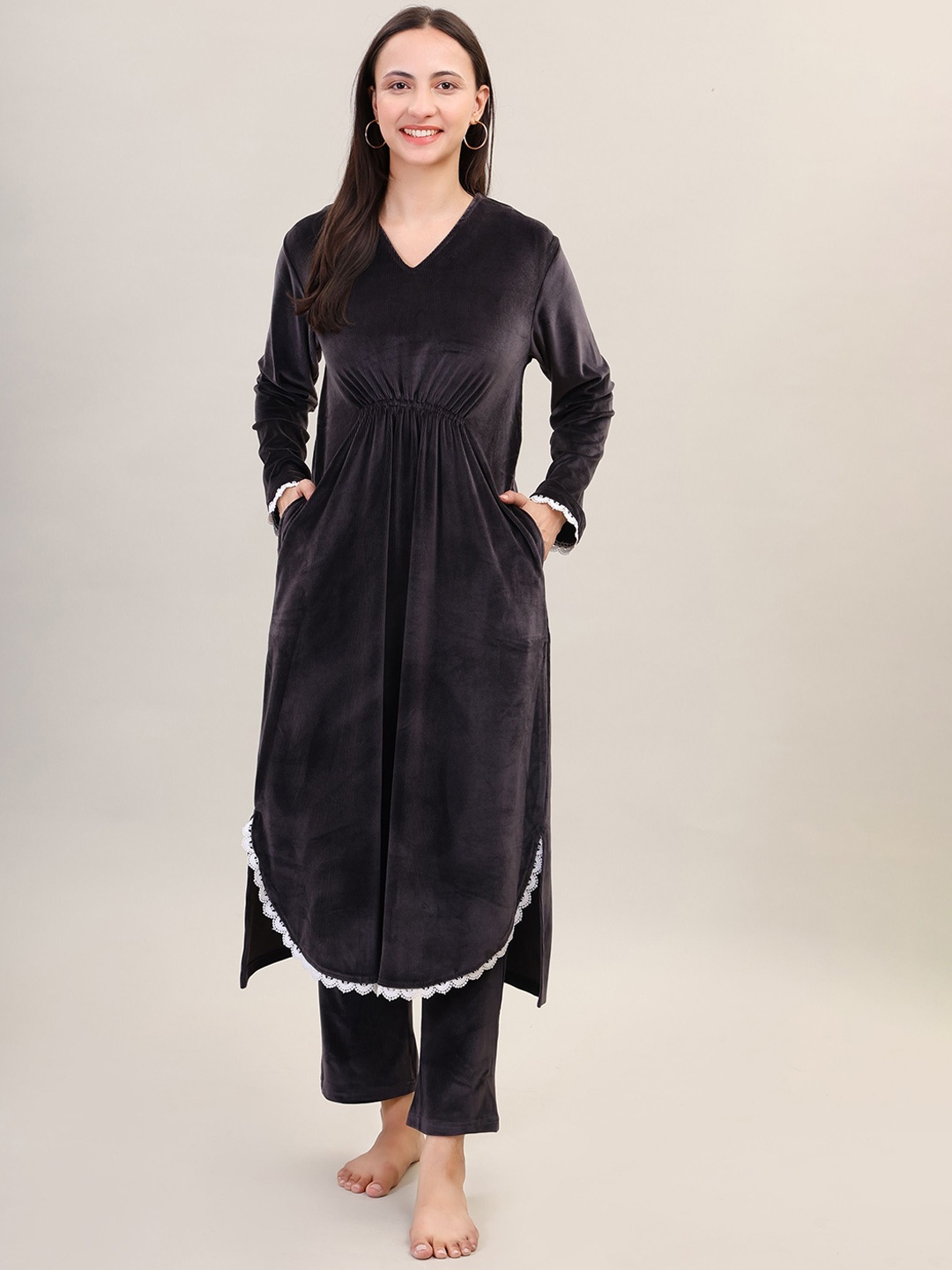 

Camey Women Flared Sleeves Thread Work Velvet Kurta, Black