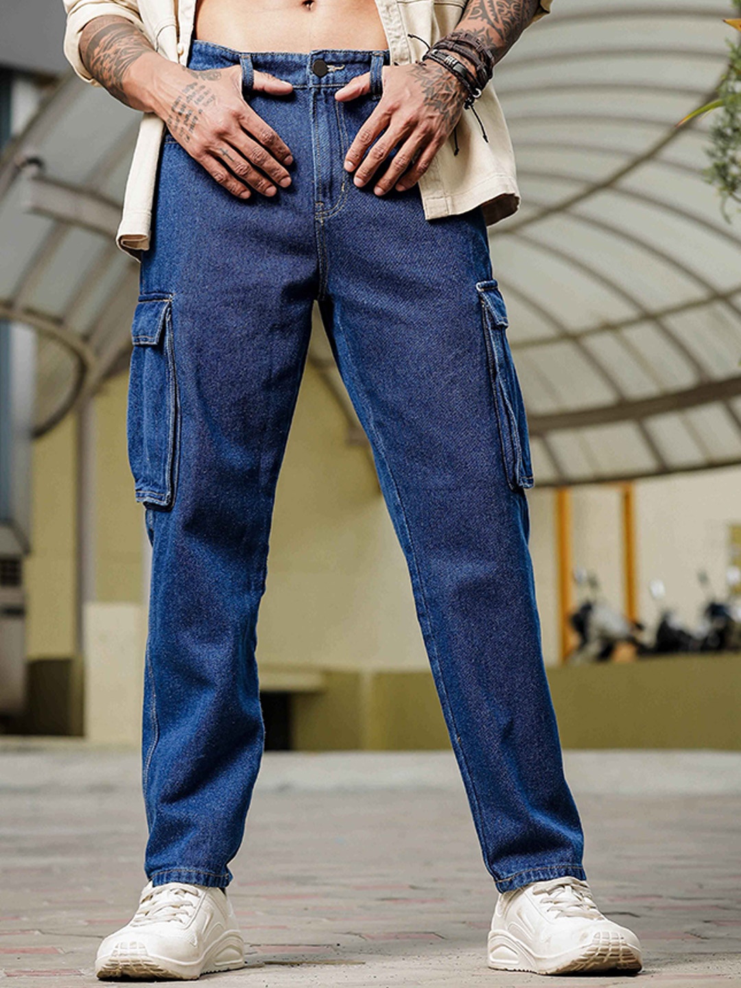 

The Roadster Lifestyle Co Men Pure Cotton Regular Fit Cargo Jeans, Blue