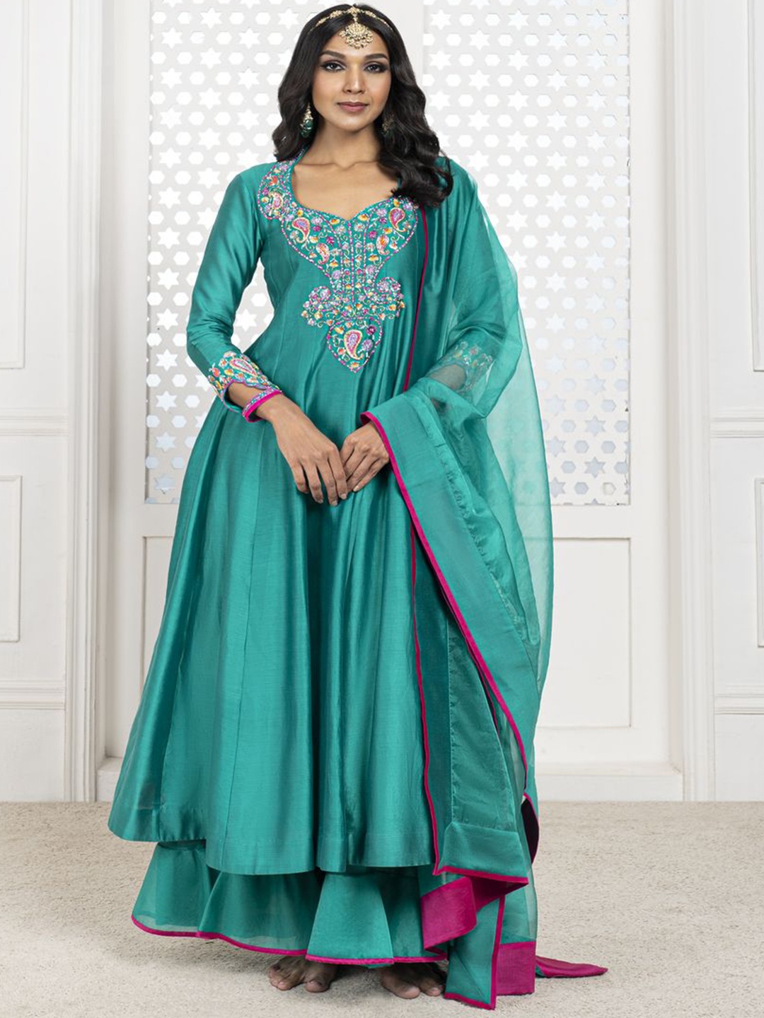 

The Aarya Floral Embroidered Zardozi Chanderi Cotton A-Line Kurta With Trousers & Dupatta, Green