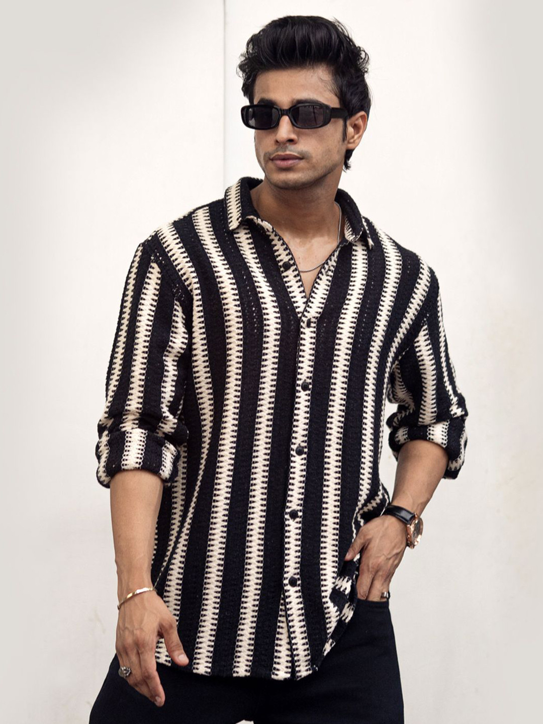 

Powerlook Men Abstract Printed Spread India Slim Collar Casual Shirt, Black