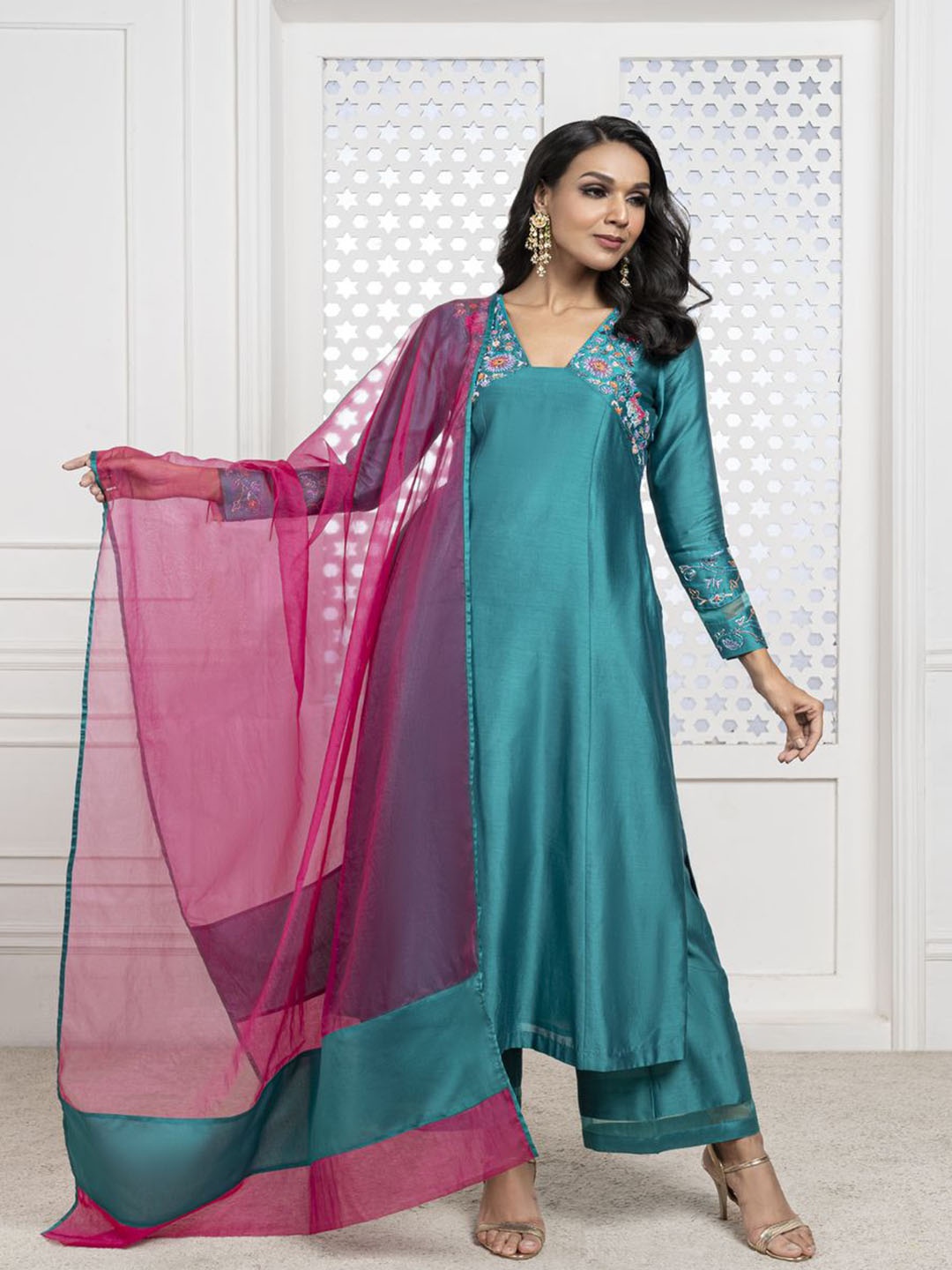 

The Aarya Floral Embroidered Thread Work Square Neck Straight Kurta With Palazzo & Dupatta, Green