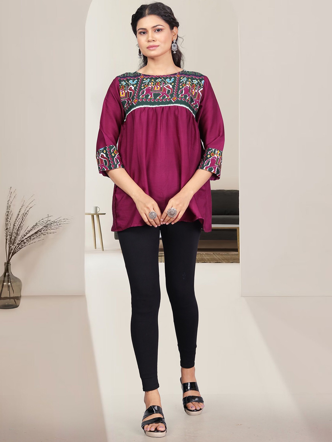 

VAAZI CREATOR Print Top, Burgundy